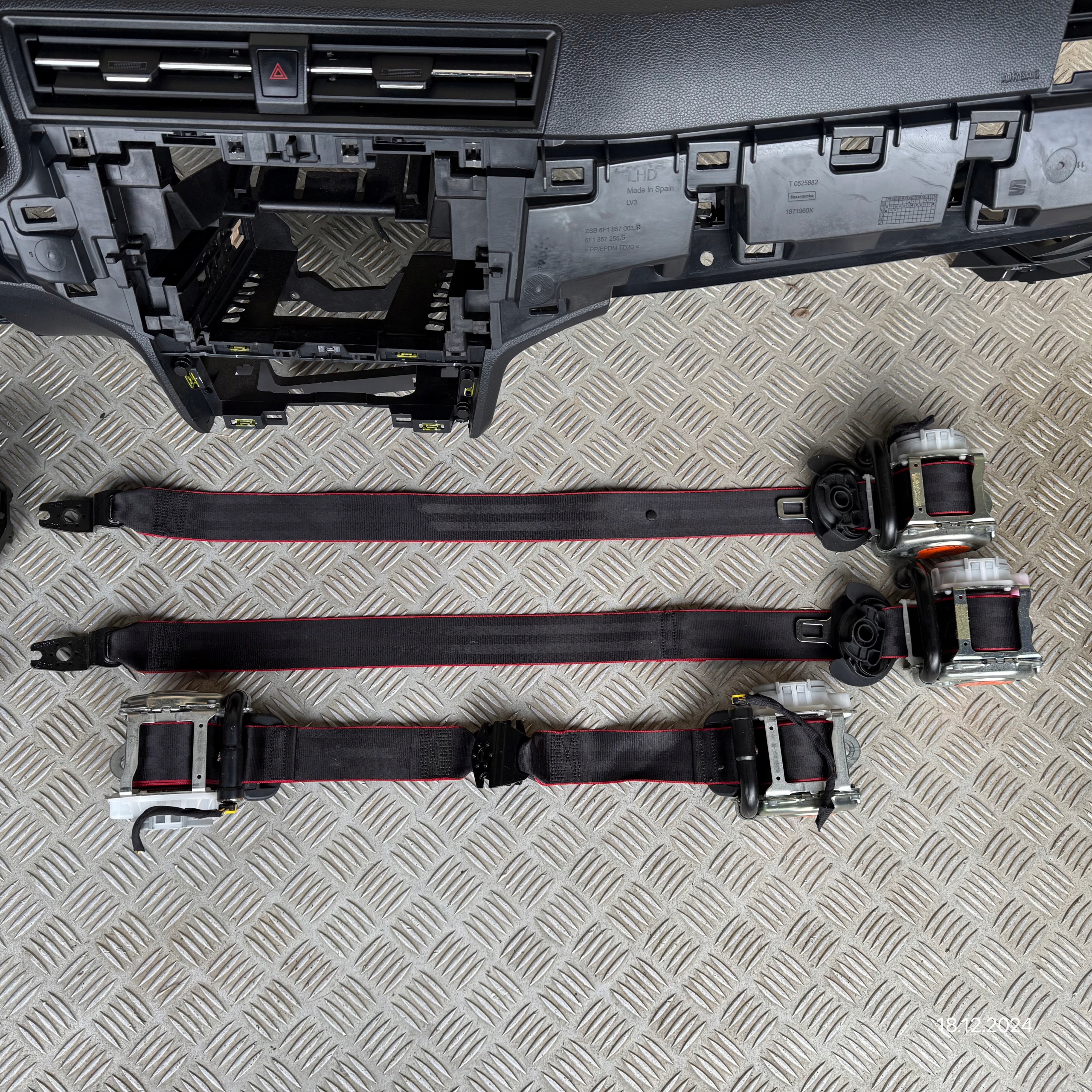 dashboard complete airbag console tension belts cockpit SEAT ARONA 2018 ROK