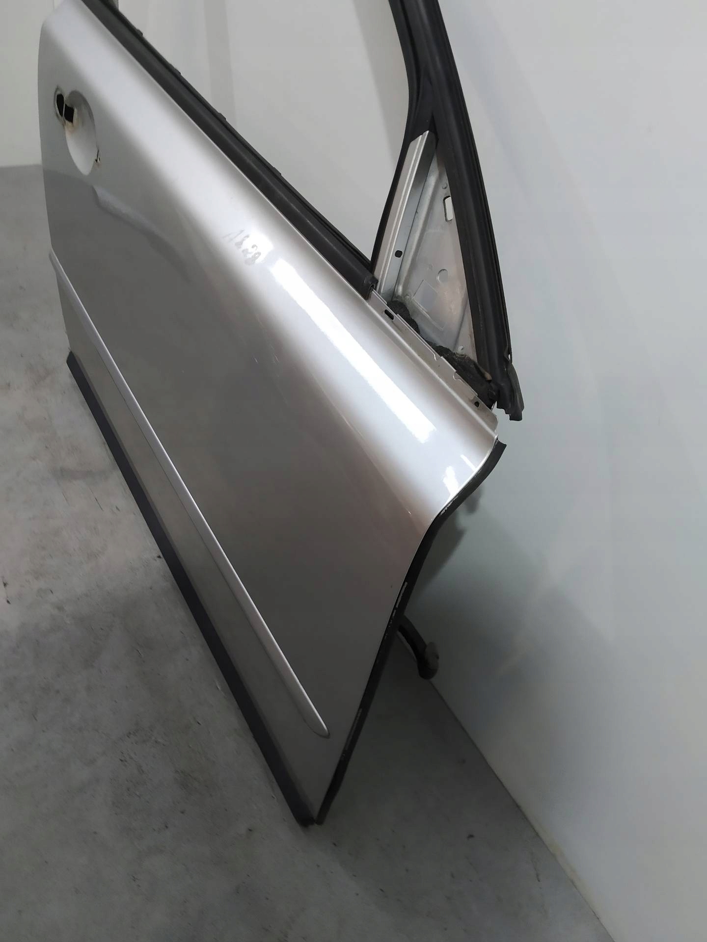 door right front 426-26 Volvo V50 and (2004-2012)