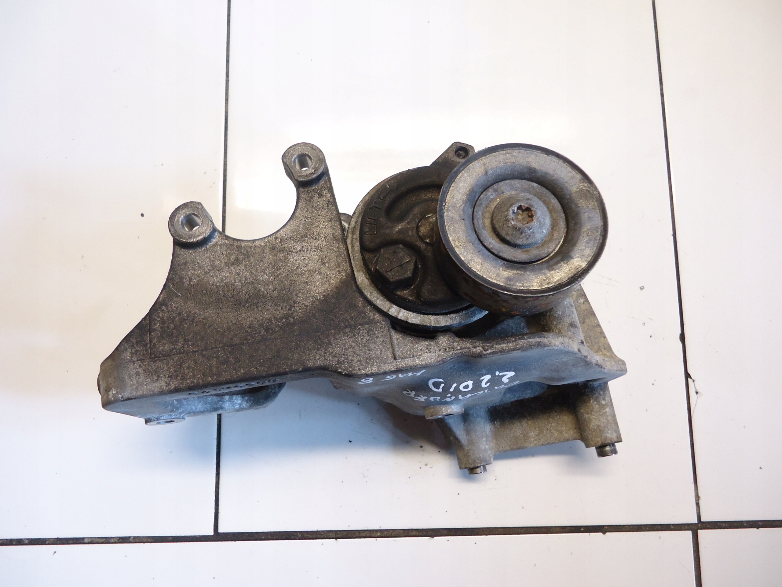 MITSUBISHI OUTLANDER III 2.2DID 4N14 Stütze Spanner 4450A179