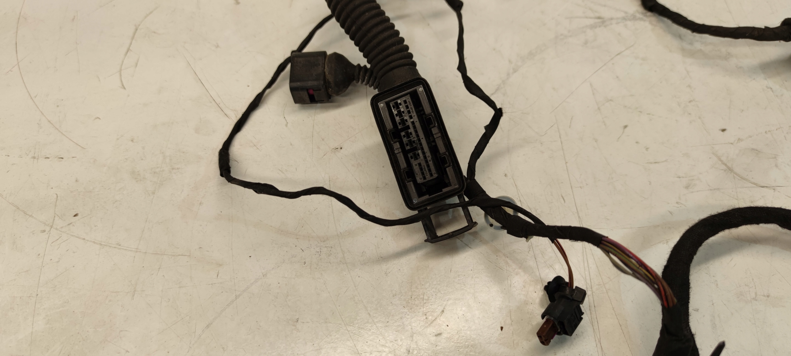 bundle door left rear part AUDI A7 LED 4G8971687T