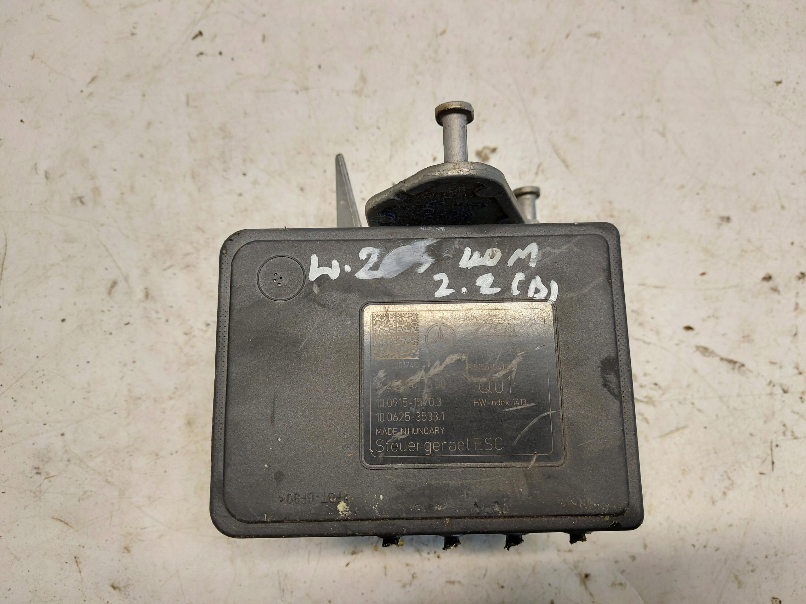 MERCEDES W205 KOMBI pump control unit ABS A2539011400
