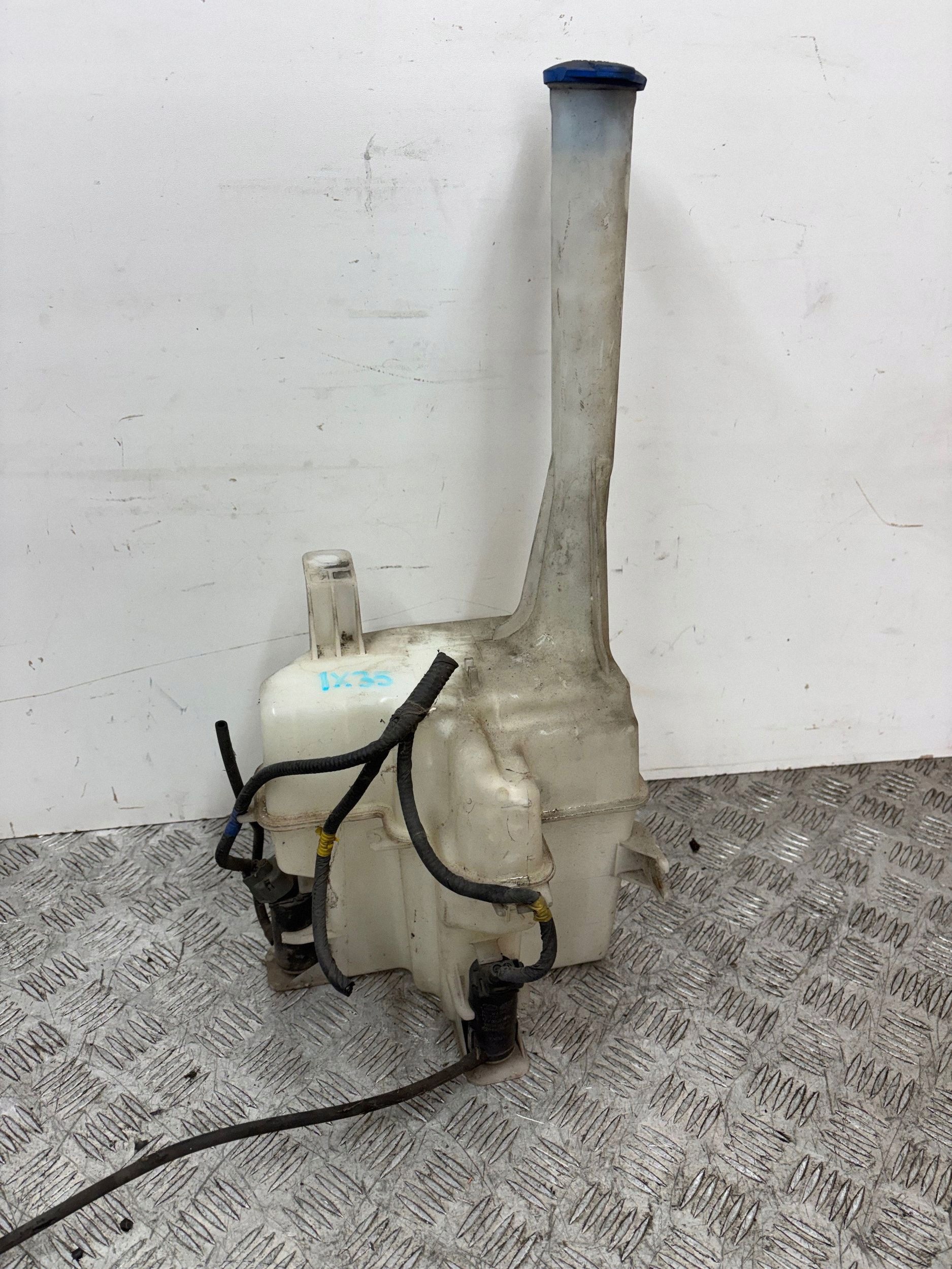 washer fluid tank HYUNDAI IX35 986102Y000