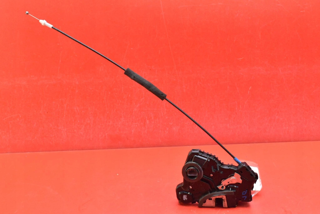 lock door left front front EU TOYOTA AVENSIS T27 09-11