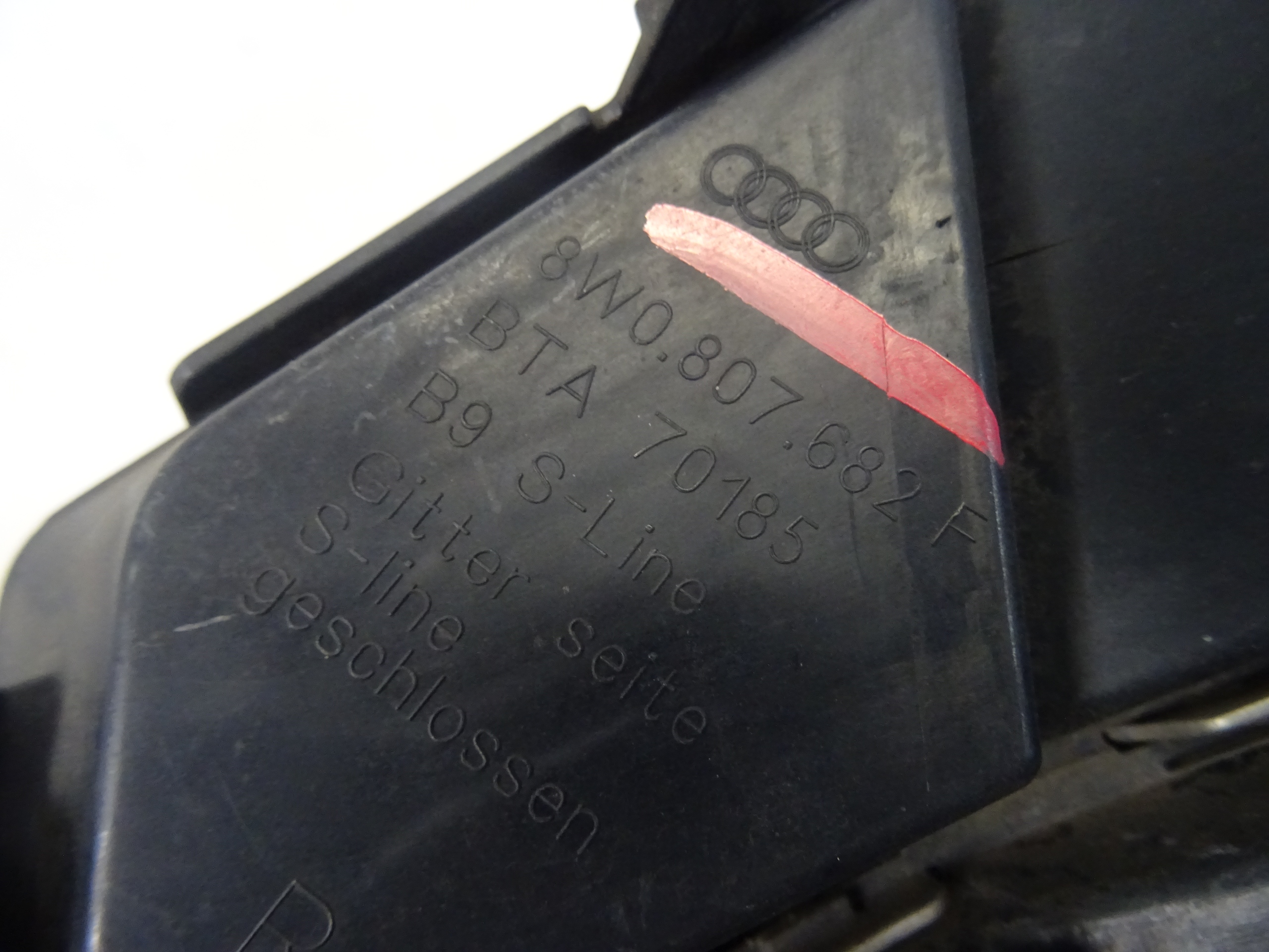 grid of a bumper right front AUDI A4 B9 S-LINE 8W0807682F