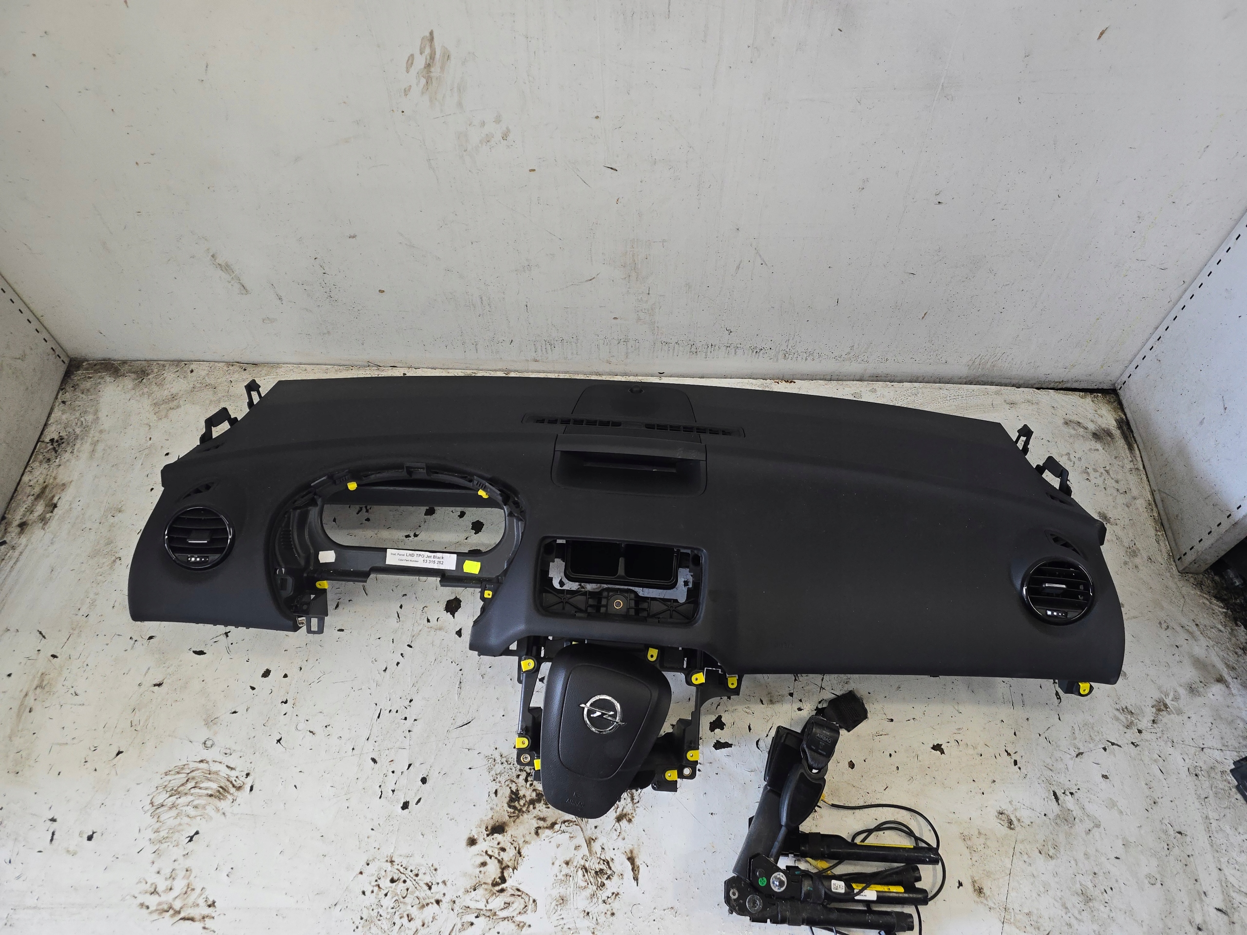 OPEL MERIVA B dashboard console airbags tension belts original black