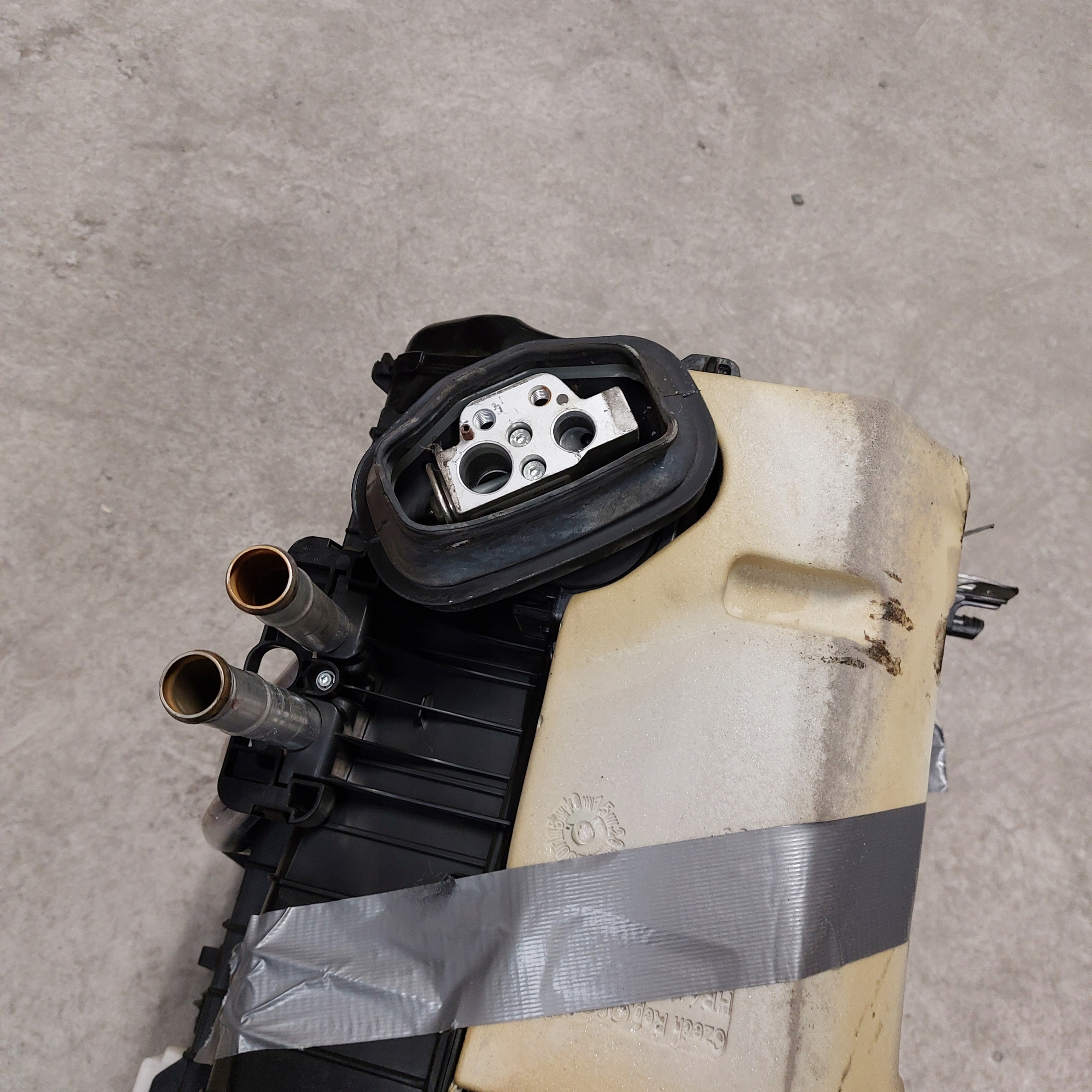 Audi A4 B8 1,8T радиатор отопителя 8K1820005AR