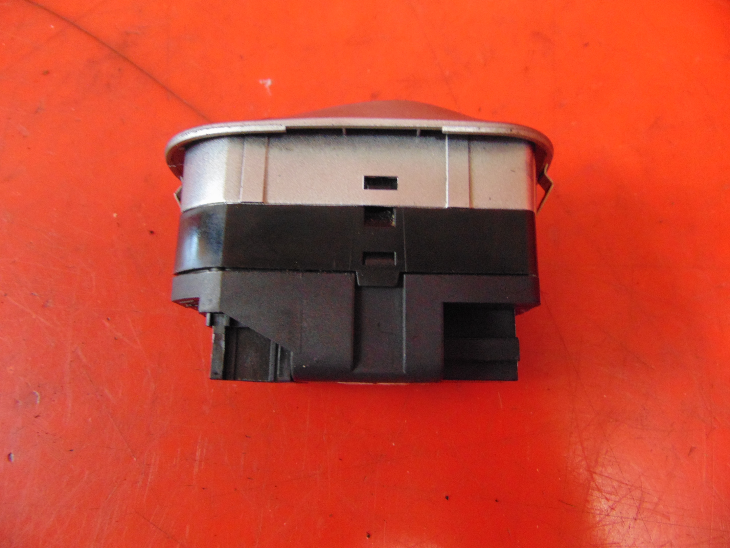 PEUGEOT 206+ PLUS PANEL Fensterschalter links EU