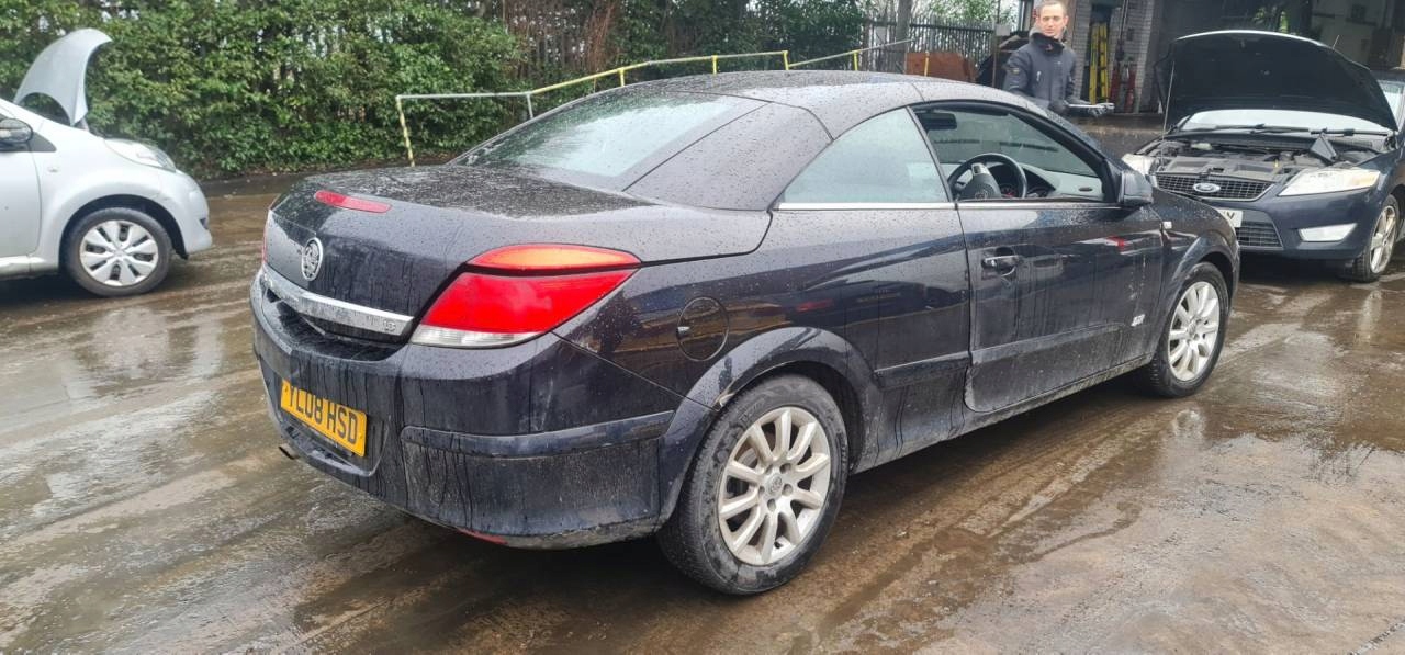 Odblask right side Opel Astra H facelift 2008 13262043