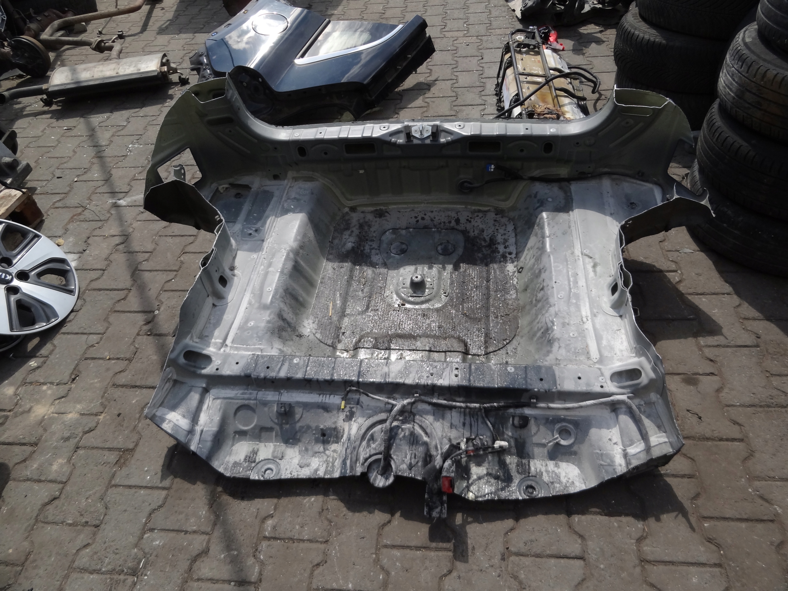 KIA NIRO 2019 HYBRID PAS TYLNY Z PODLOGA SCIANA TYLNA ORYGINAL