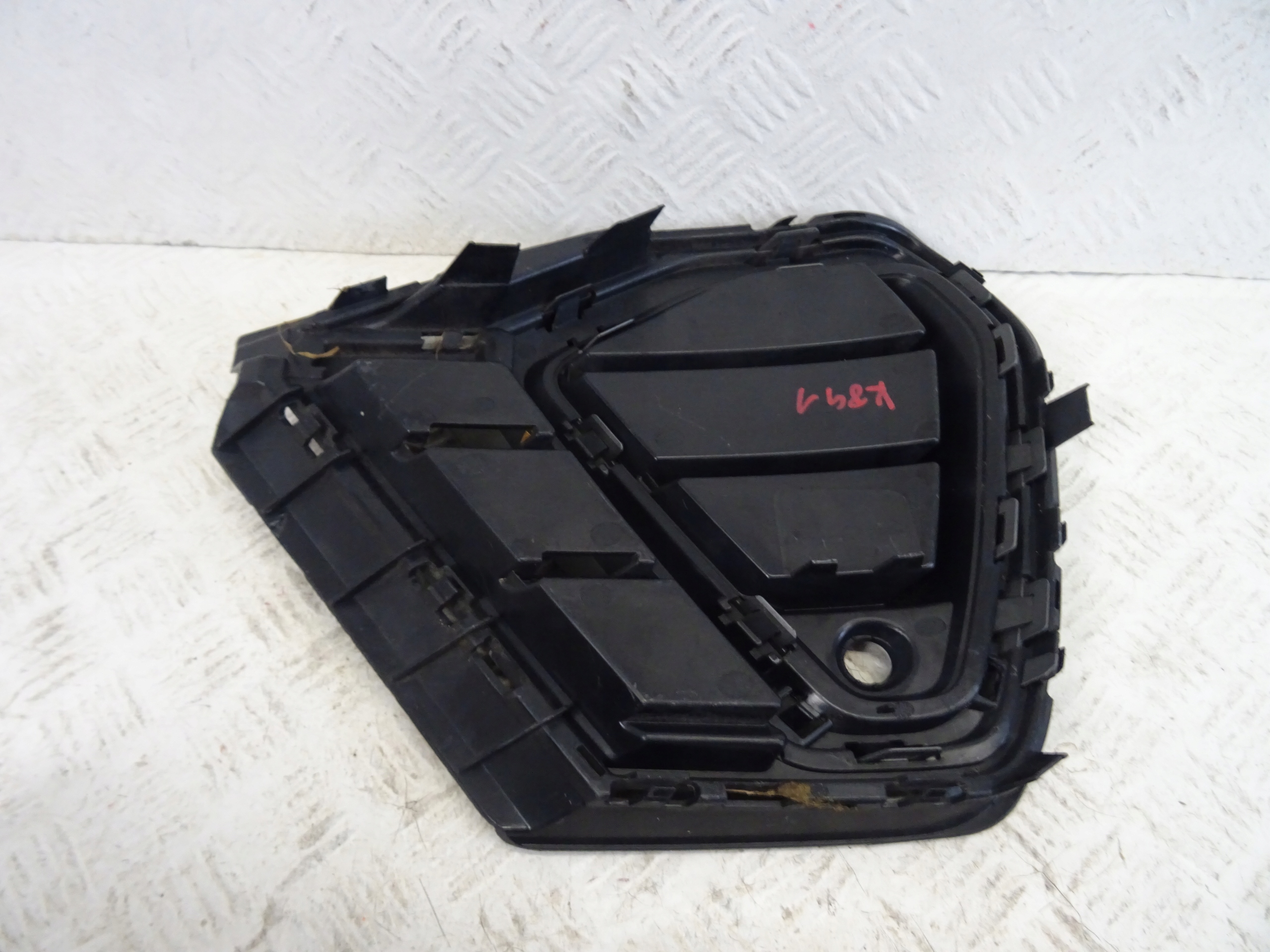 grid of a bumper front front left AUDI Q3 83A S-LINE 83A807681.D