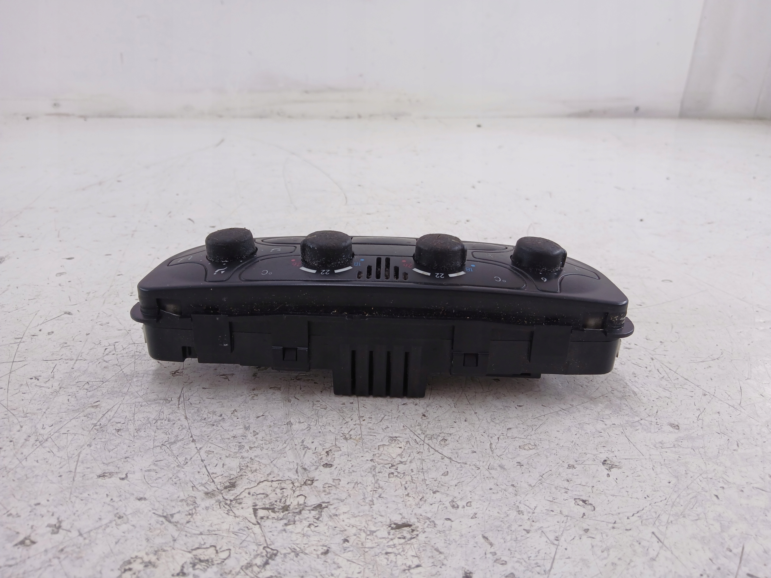 MERCEDES W209 W203 Unite commande clima Bouches buses A2098300085
