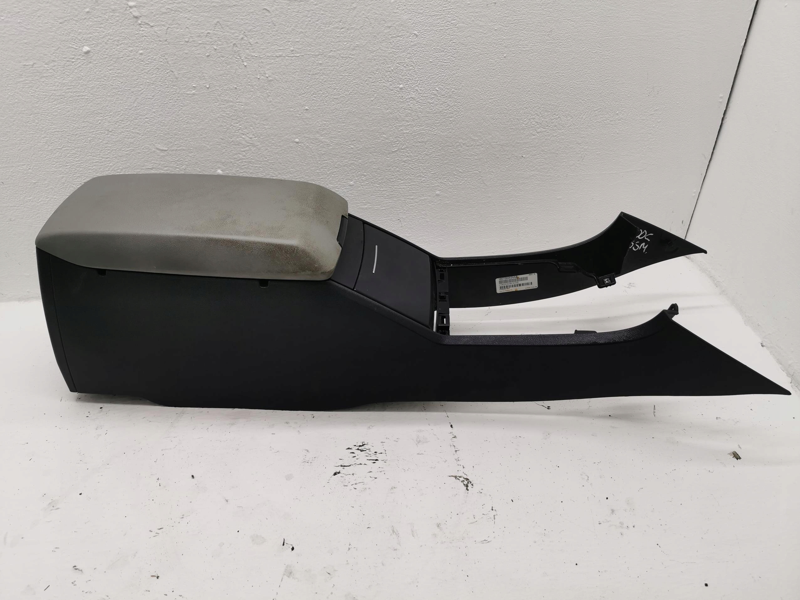 TUNEL central armrest CHRYSLER 300C 04-10 EU