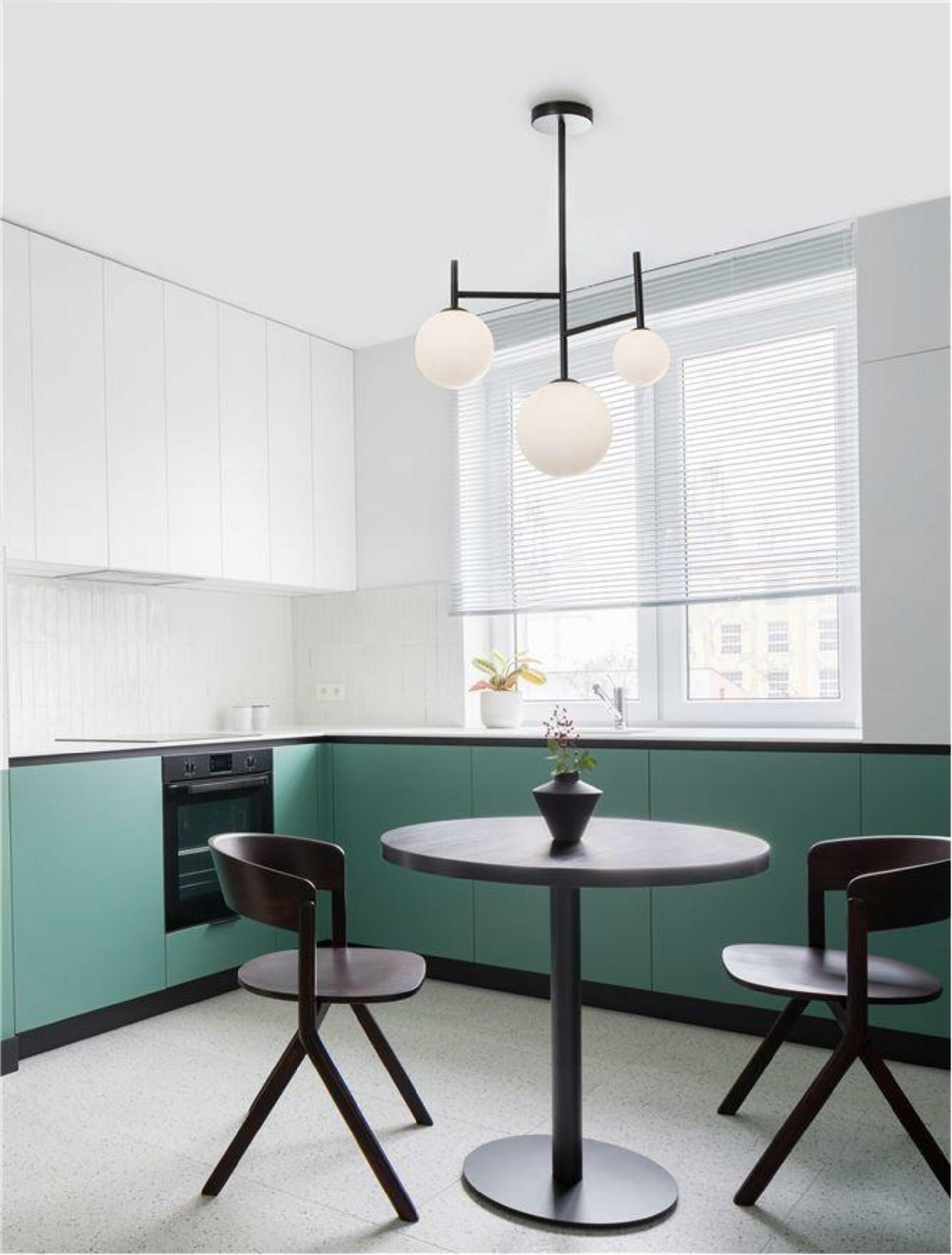 Nova Luce závěsné svítidlo Licato opálové sklo černý hliník G9 3x5W 230V Ip