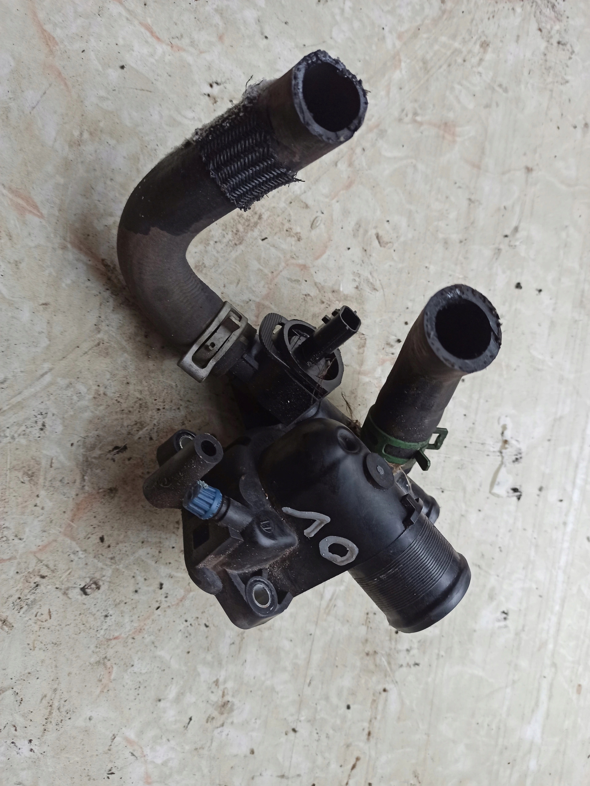 csomag TERMOSTATU RENAULT TRAFIC 2.0 8200781512