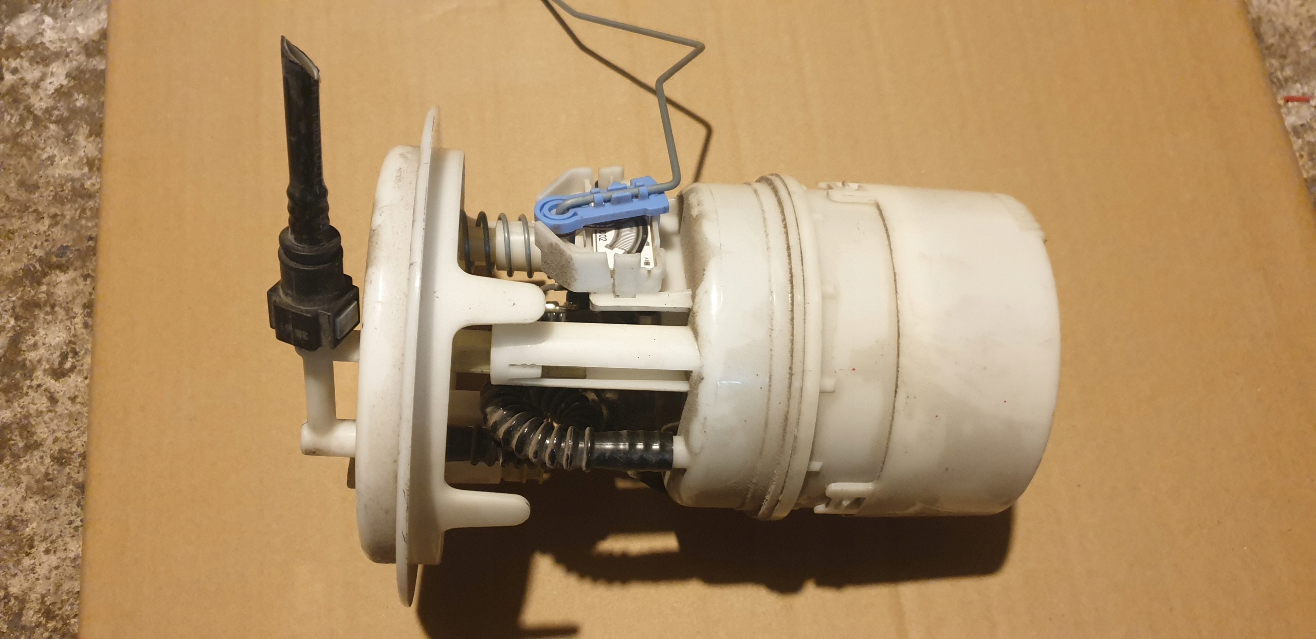 feed pump 1.6 1.4 VTI CITROEN DS4 C4 9671704280