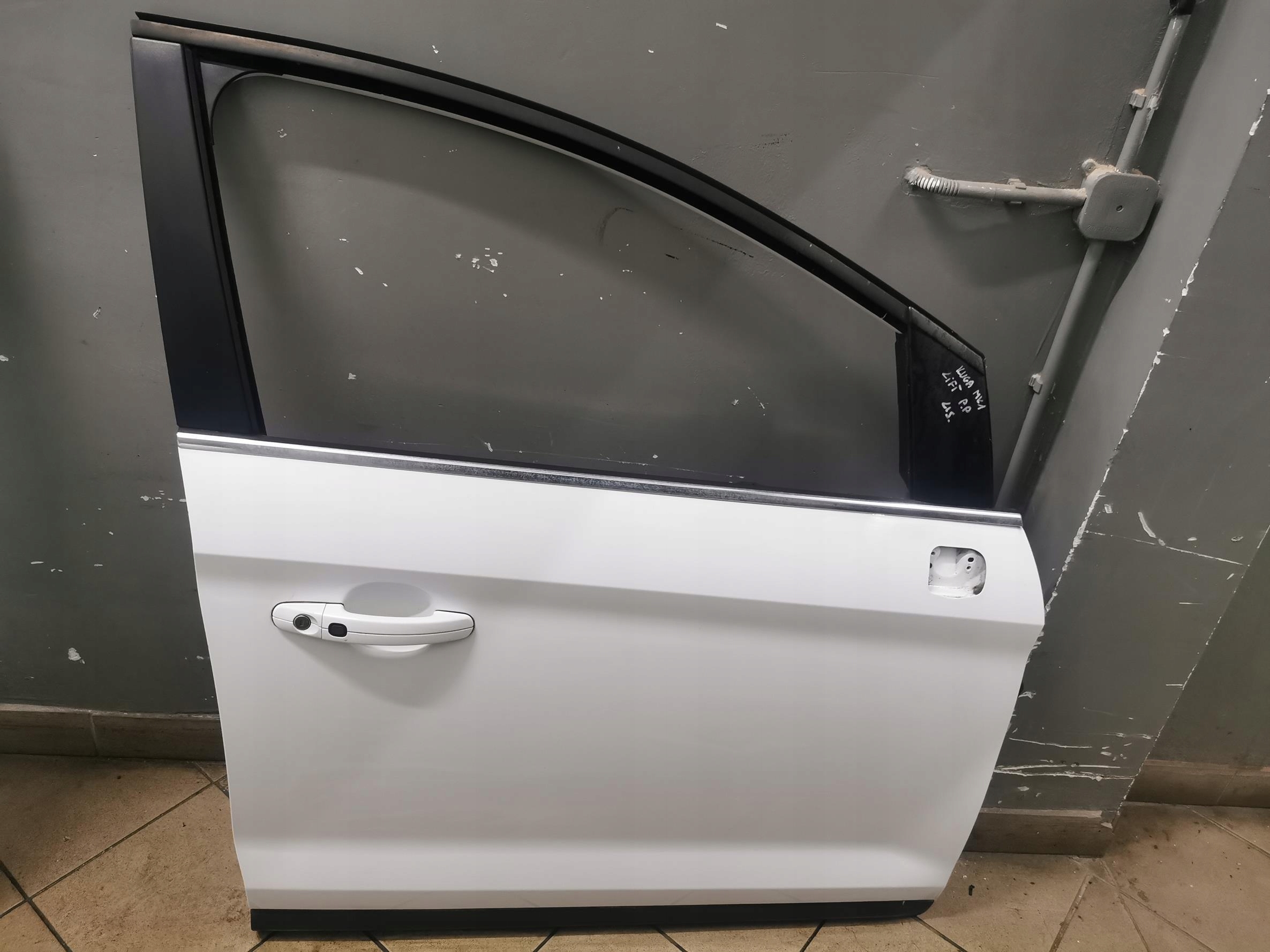 door right front FORD KUGA MK1 LIFT FROZEN WHITE