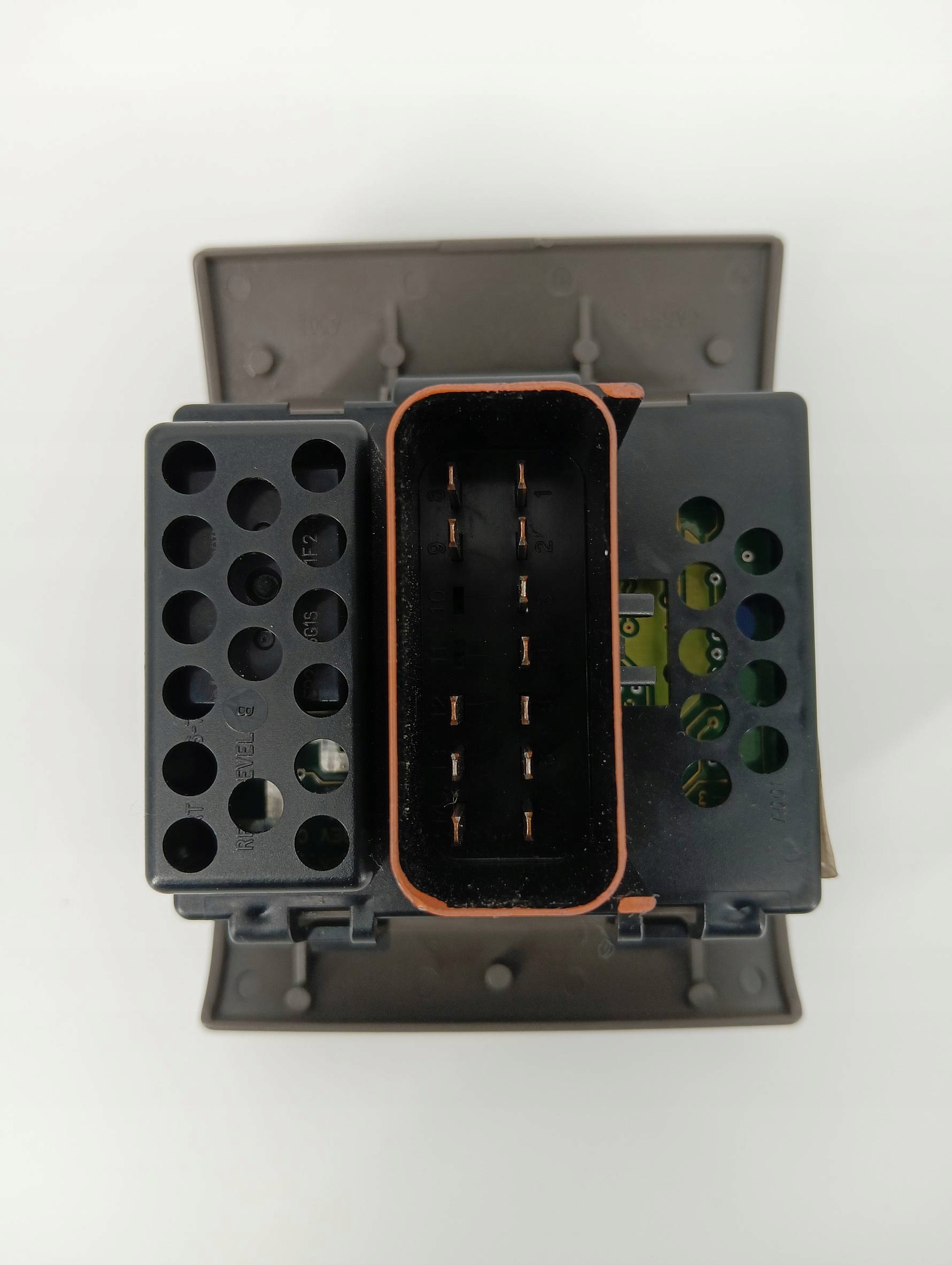 window control switch 0UK931L8AA Chrysler PT Cruiser and (2000-2010)