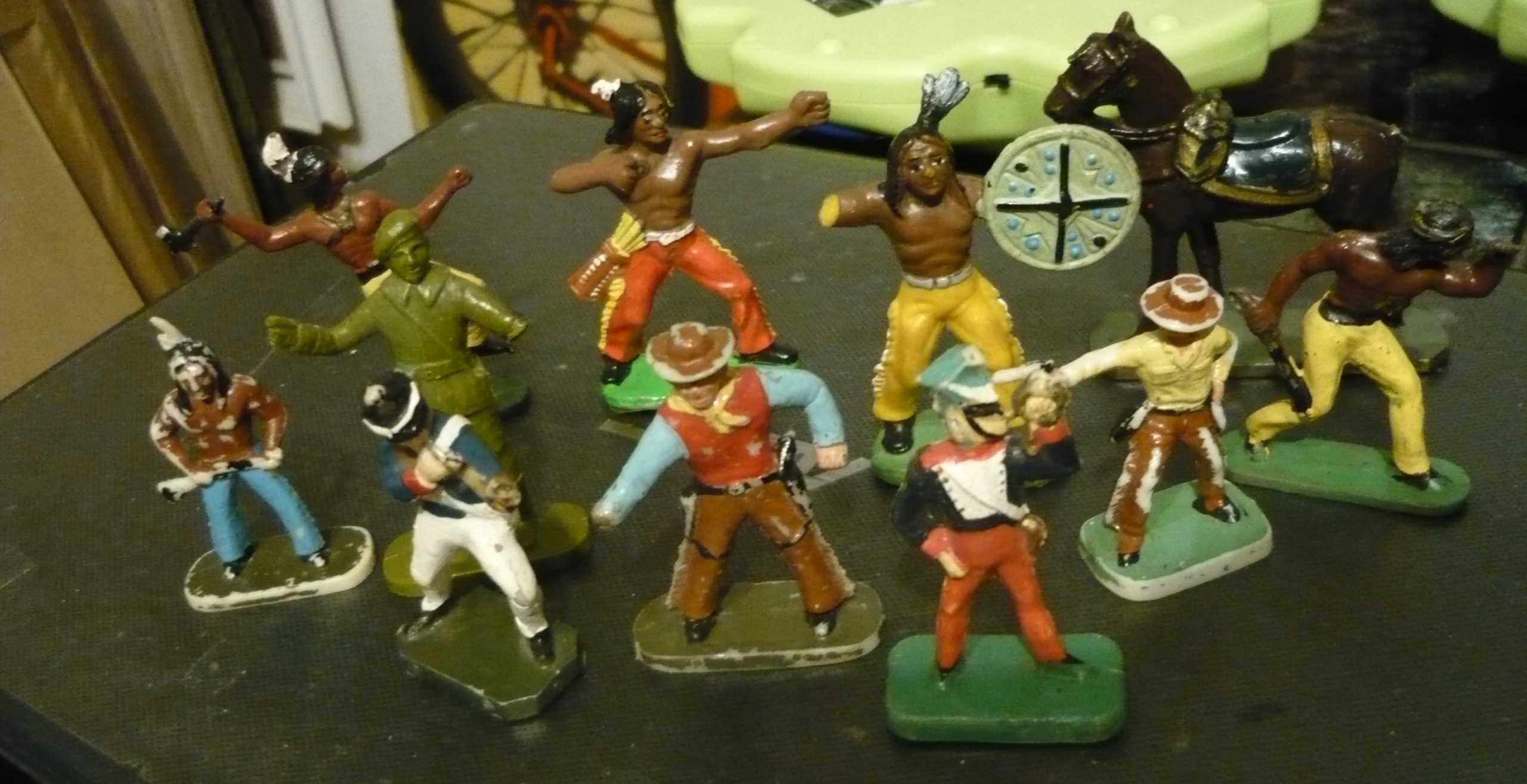 10 żołnierzyków + koń z PRL-u