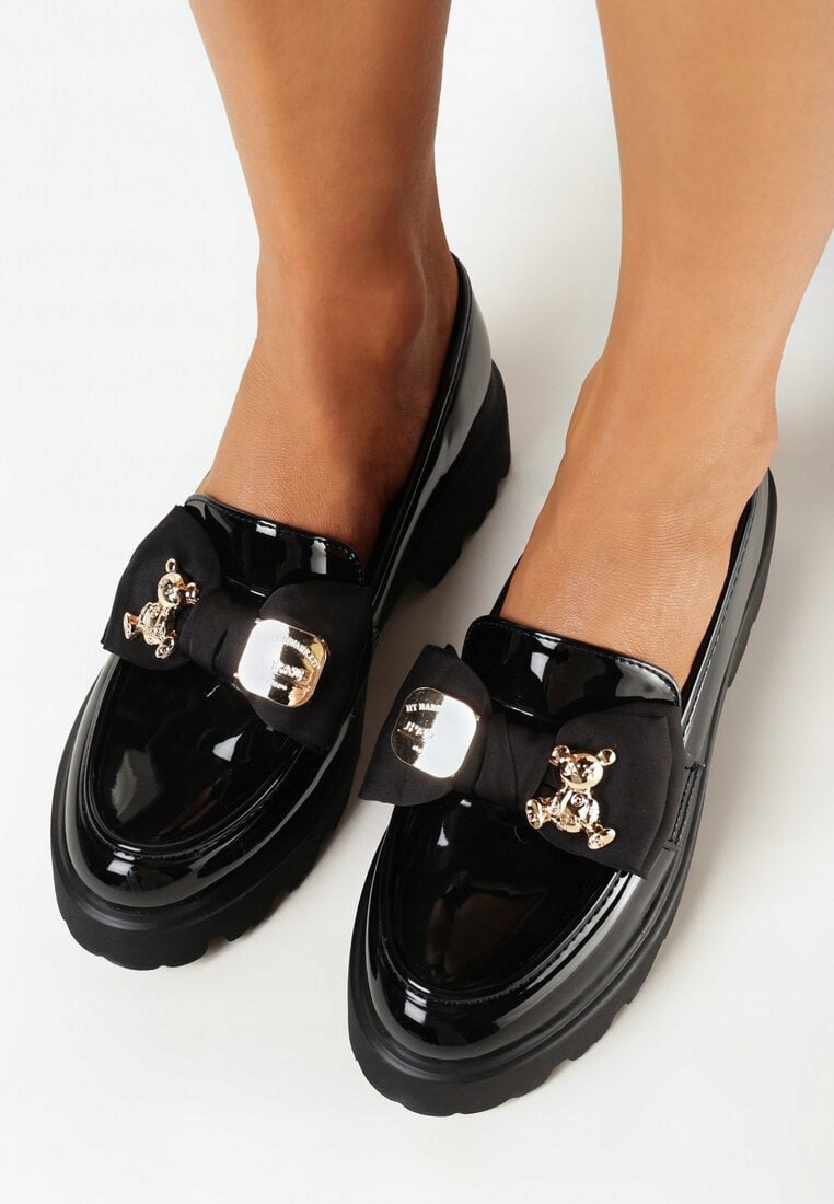 CZARNE LAKIEROWANE MOKASYNY LOAFERSY Z KOKARDĄ I MISIEM 36