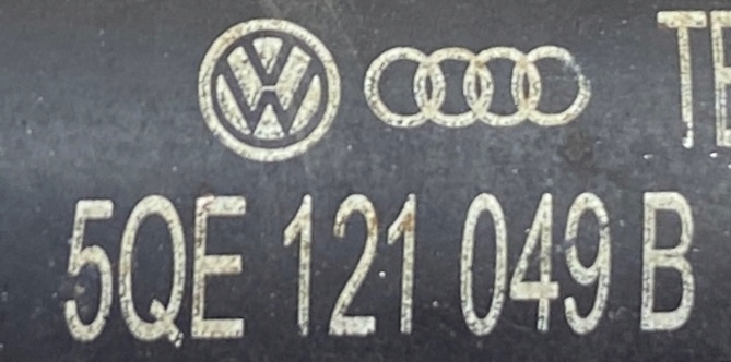 VW E GOLF hadice trubka vody 5QE121049B
