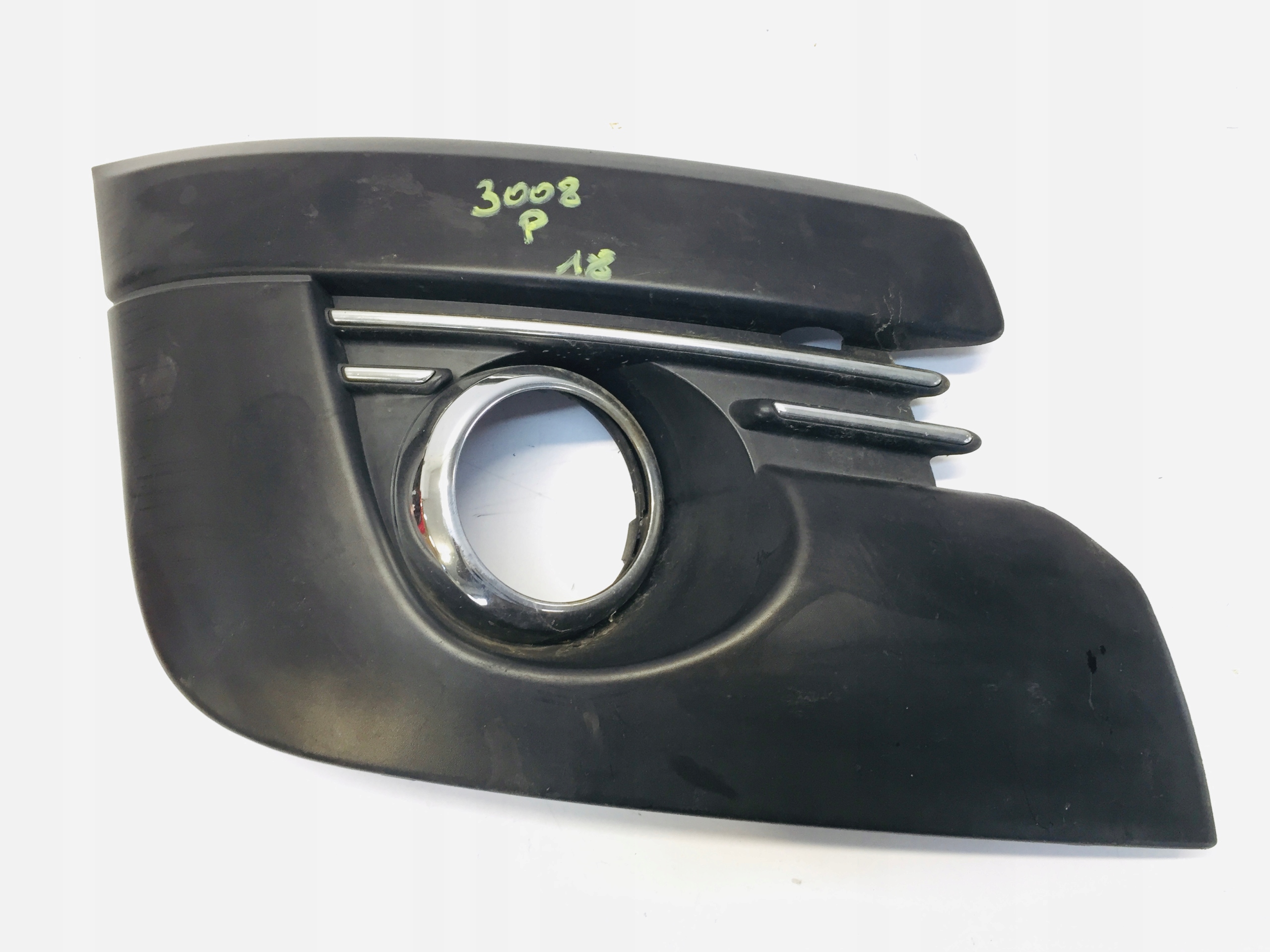 KRATKA HALOGENU CHROM PRAWA PEUGEOT 3008 18