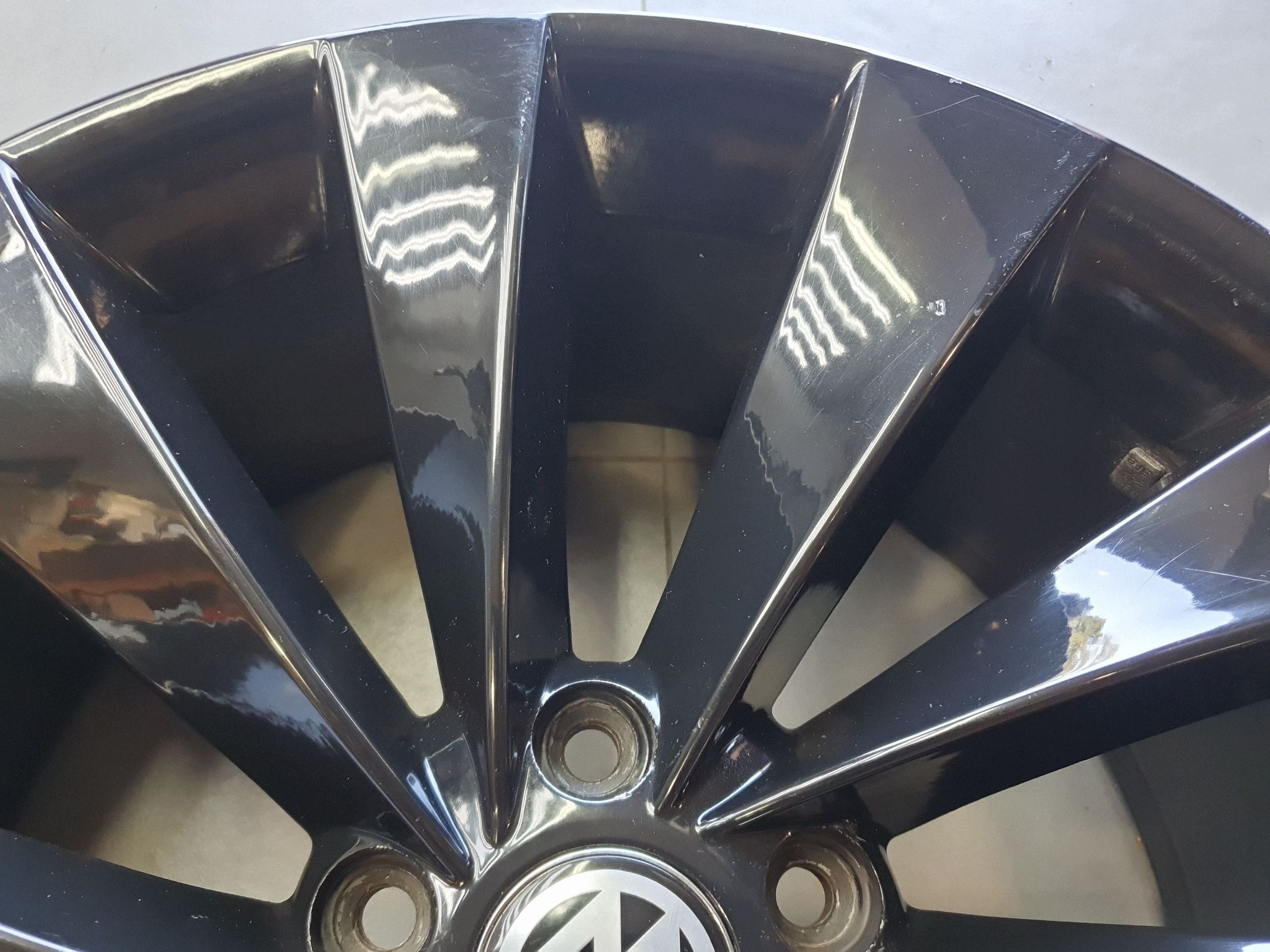 Volkswagen PASSAT CC disk 19 cierna YSM330 et45