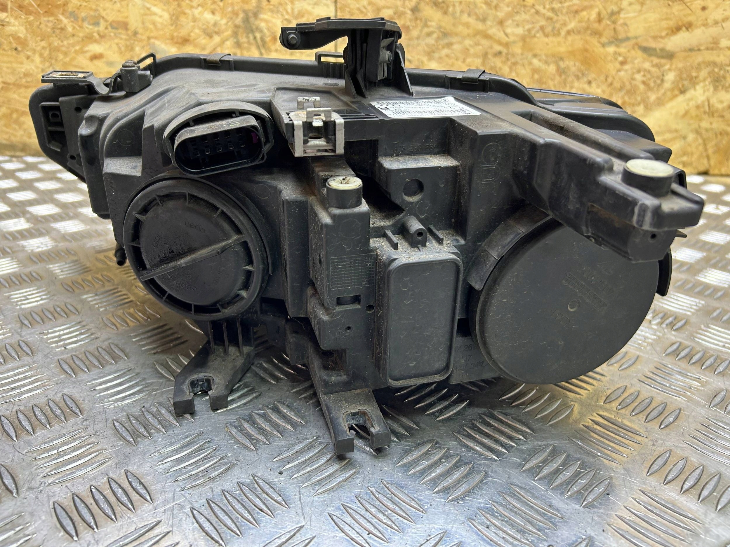 light front right angielska Audi A5 2013 8T0941004