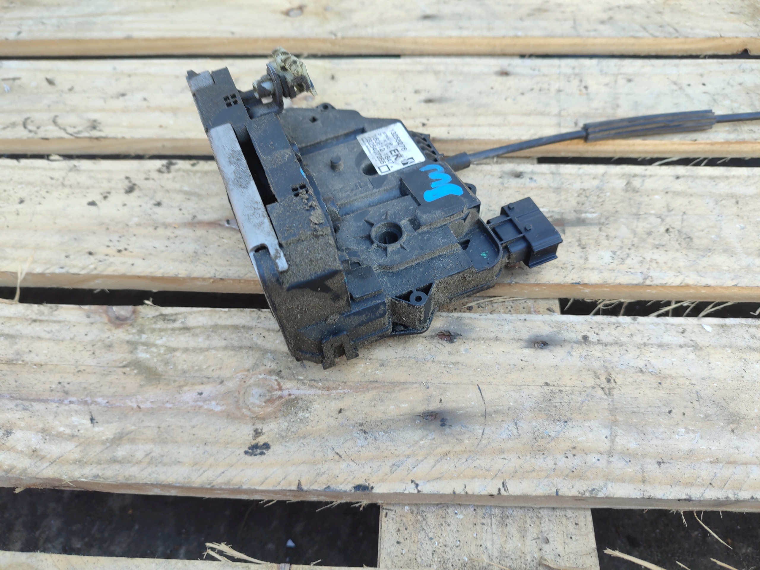 lock door front left OPEL MERIVA B 13258276