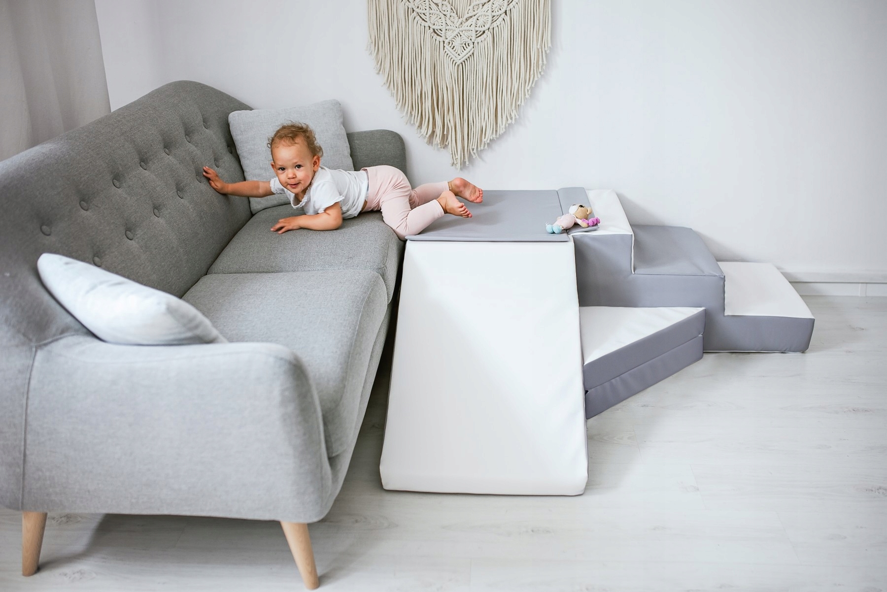 VELINDA POLSKI ZESTAW 4 DUŻYCH KLOCKÓW PIANKOWYCH DO ŻŁOBKÓW PRZEDSZKOLI Minimalny wiek dziecka 0