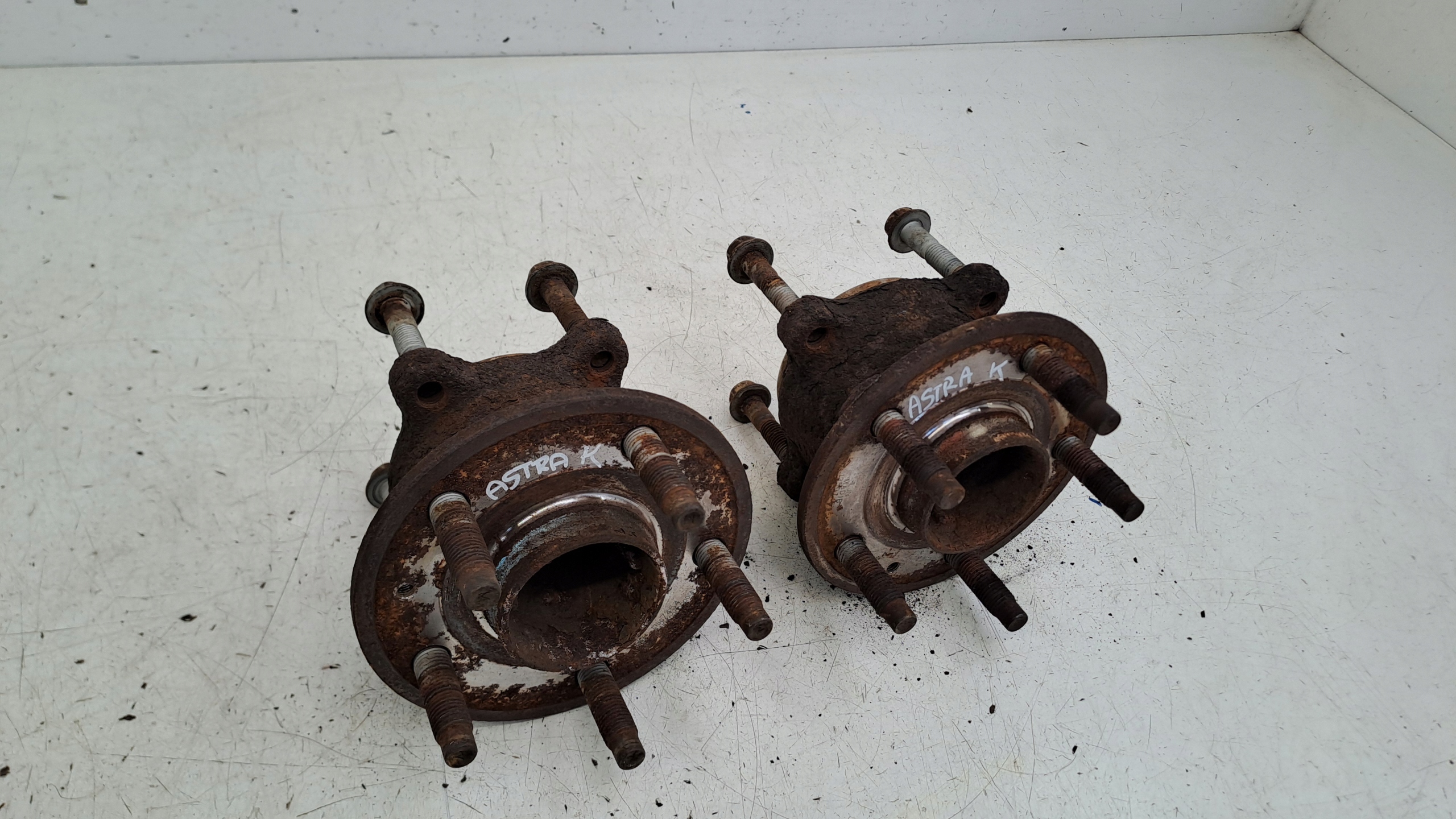perno mozzo lozysko posteriore 13507454 Opel Astra K