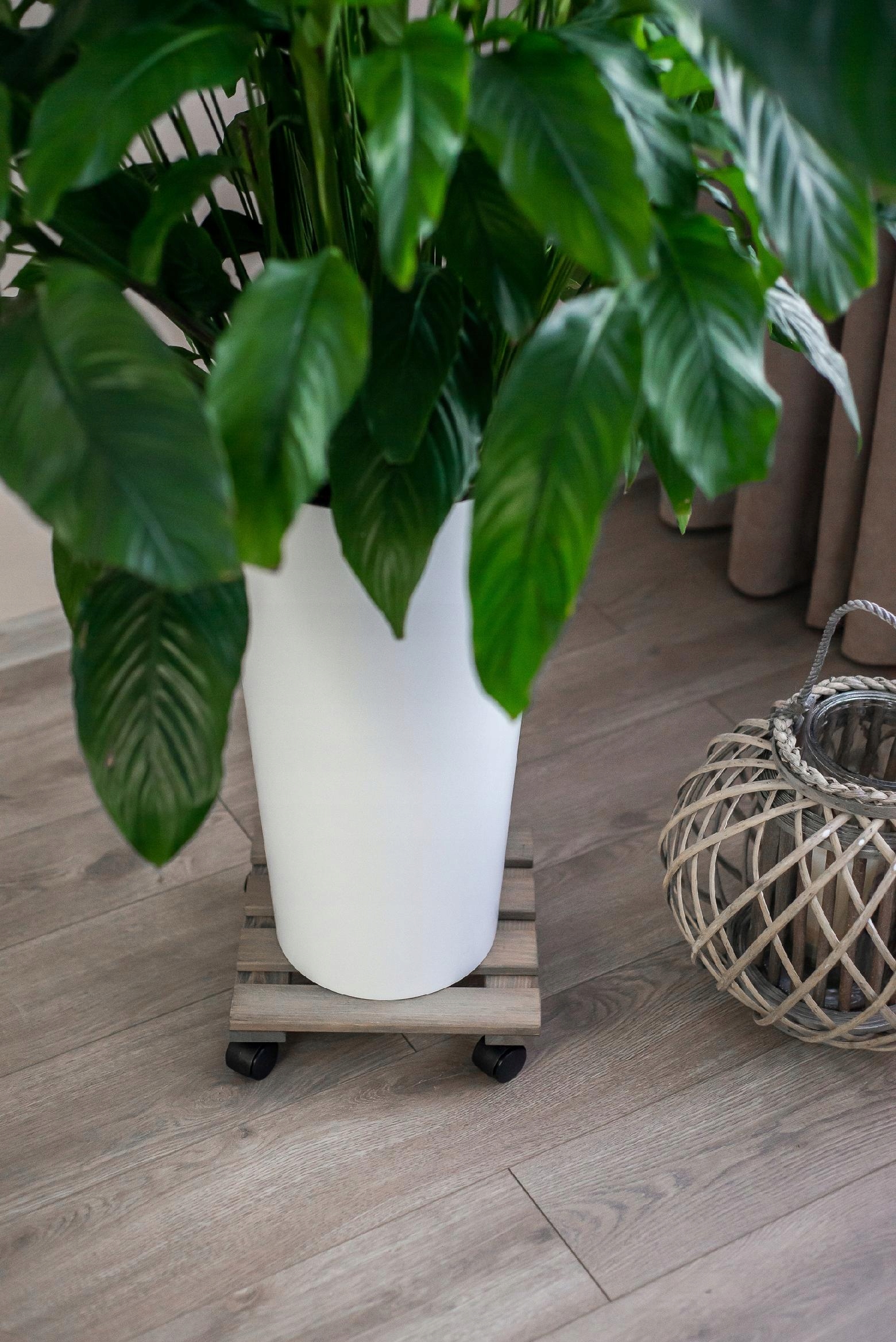 PODEST PODSTAWKA DREWNIANA POD KWIATEK DONICĘ DONICZKĘ NA KÓŁKACH SOLIDNA Długość 30 cm