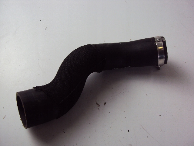 H1B1-6F073-DA - ТРУБА ИНТЕРКУЛЕРА FORD FIESTA MK8 1.0 ECOBOOST