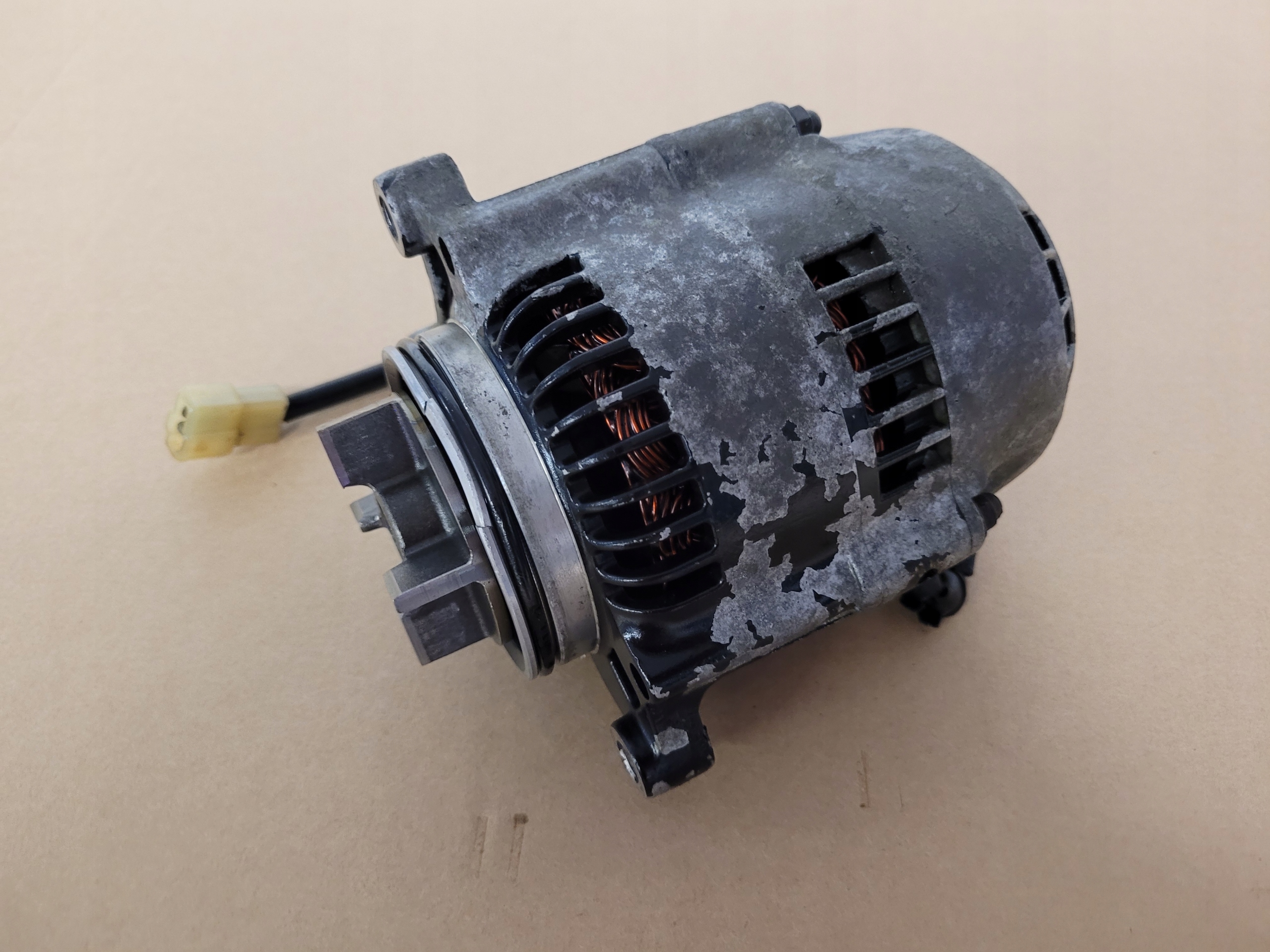 KawGPZ900-alternator - Kawasaki GPZ 900 генератор