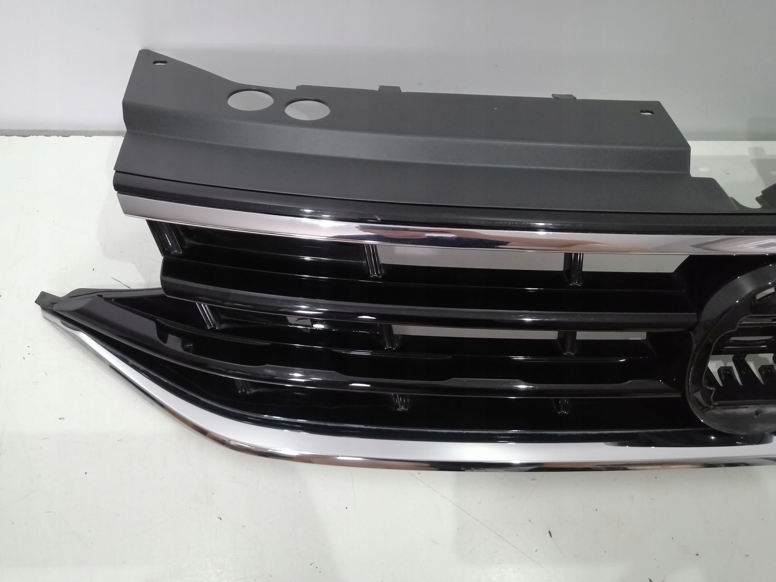 VW Tiguan Kühlergrill FRONTGRILL Kühlergitter 5NA853651BJ - Thumbnail 3