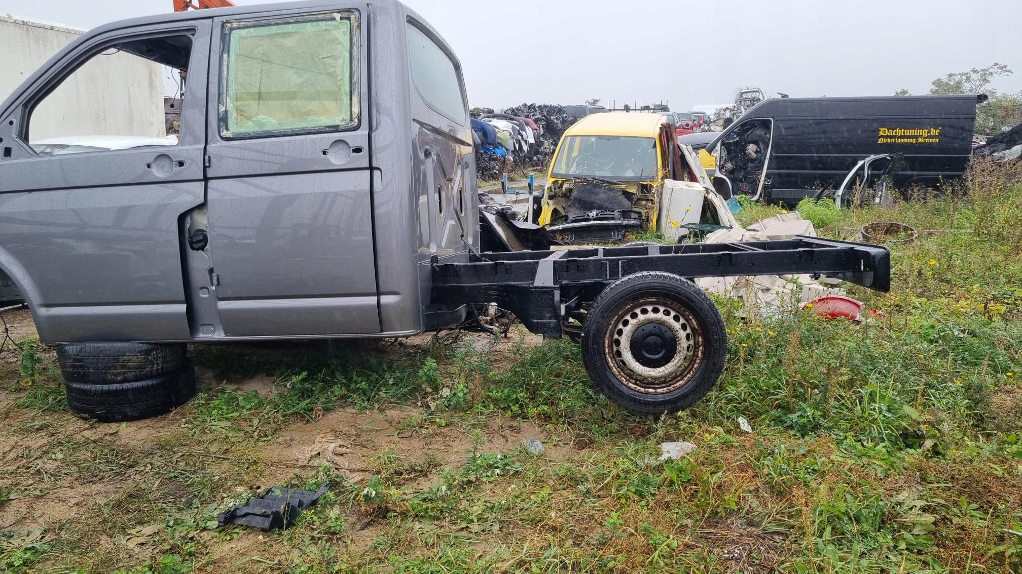 KAROSERIA PRZÓD KOMPLETNY DOKUMENTY VW T5 2.5 TDi 2007r Numer katalogowy części VW T5 04-10 PRZÓD KOMPLETNY 2.5