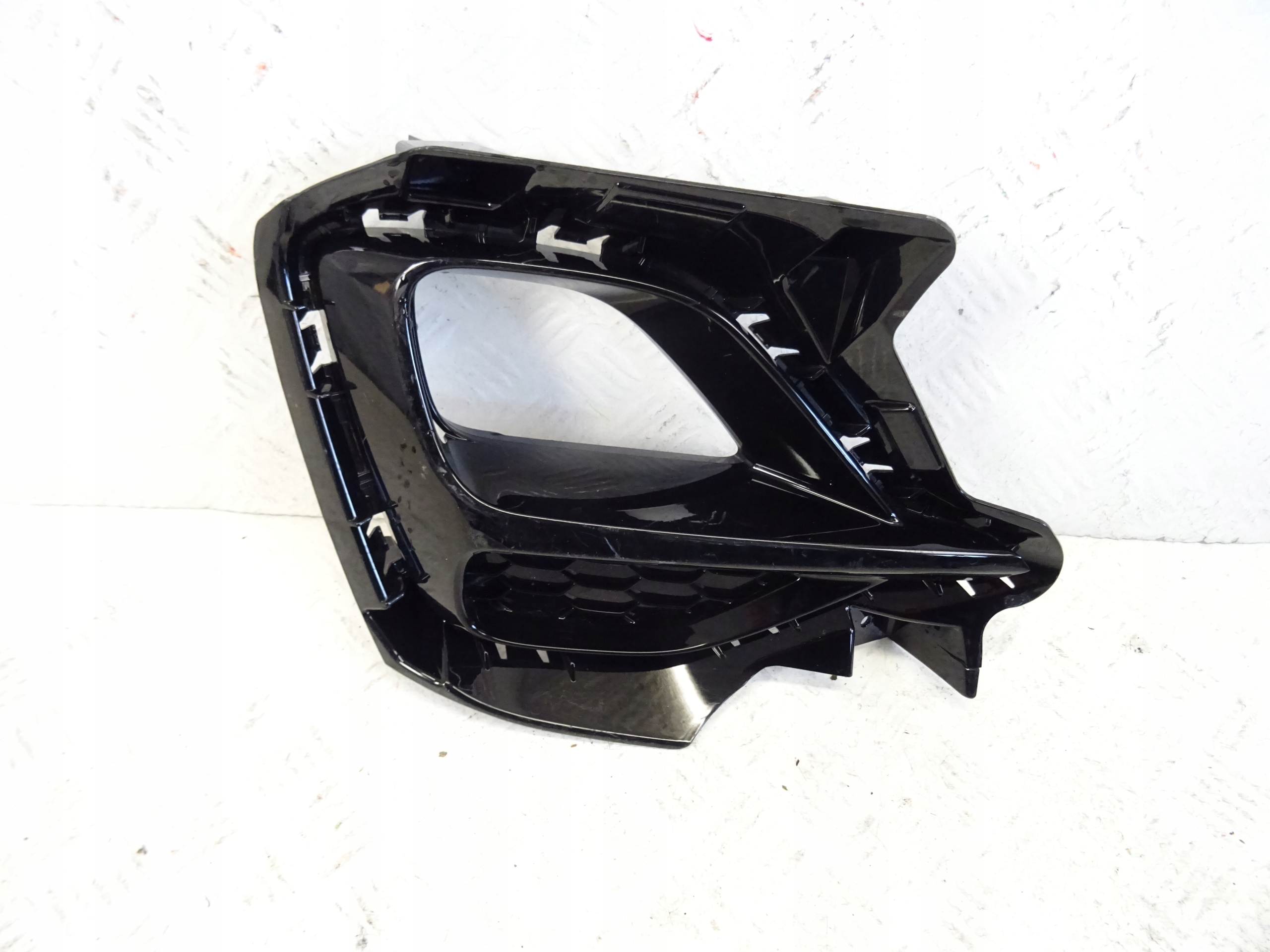 grid of a bumper left rear part MG ZS LIFT 10694868