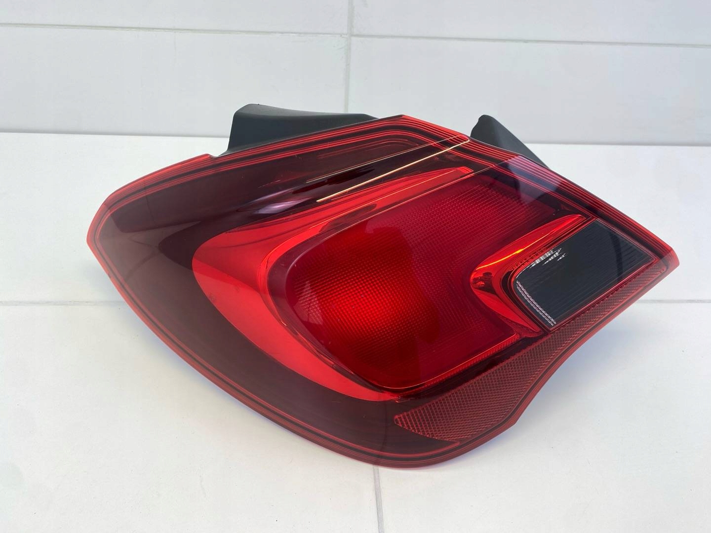 light rear left side Opel Corsa E 2016 39012621