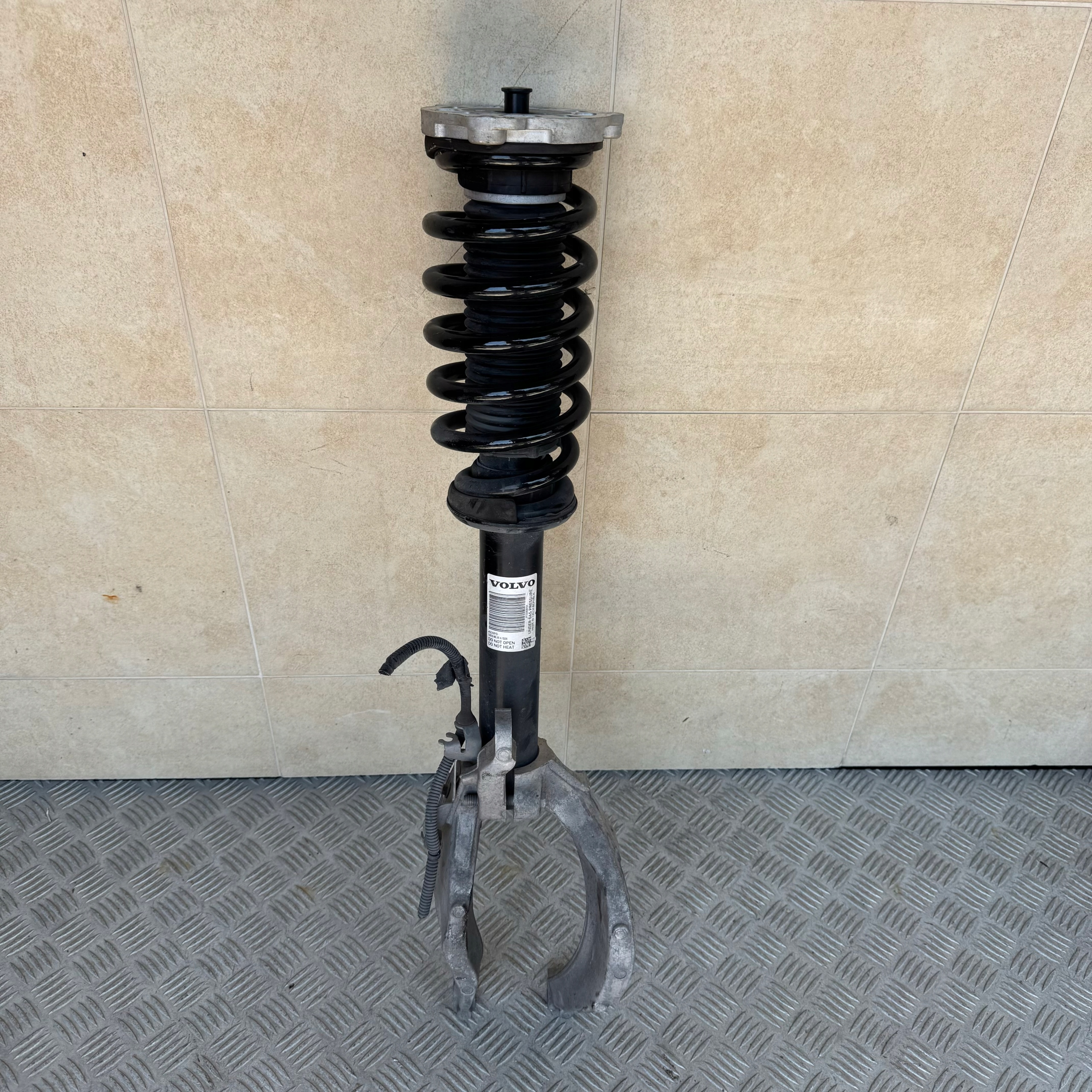 AMOR shock absorber front left VOLVO XC90 II LIFT 2019 ROK
