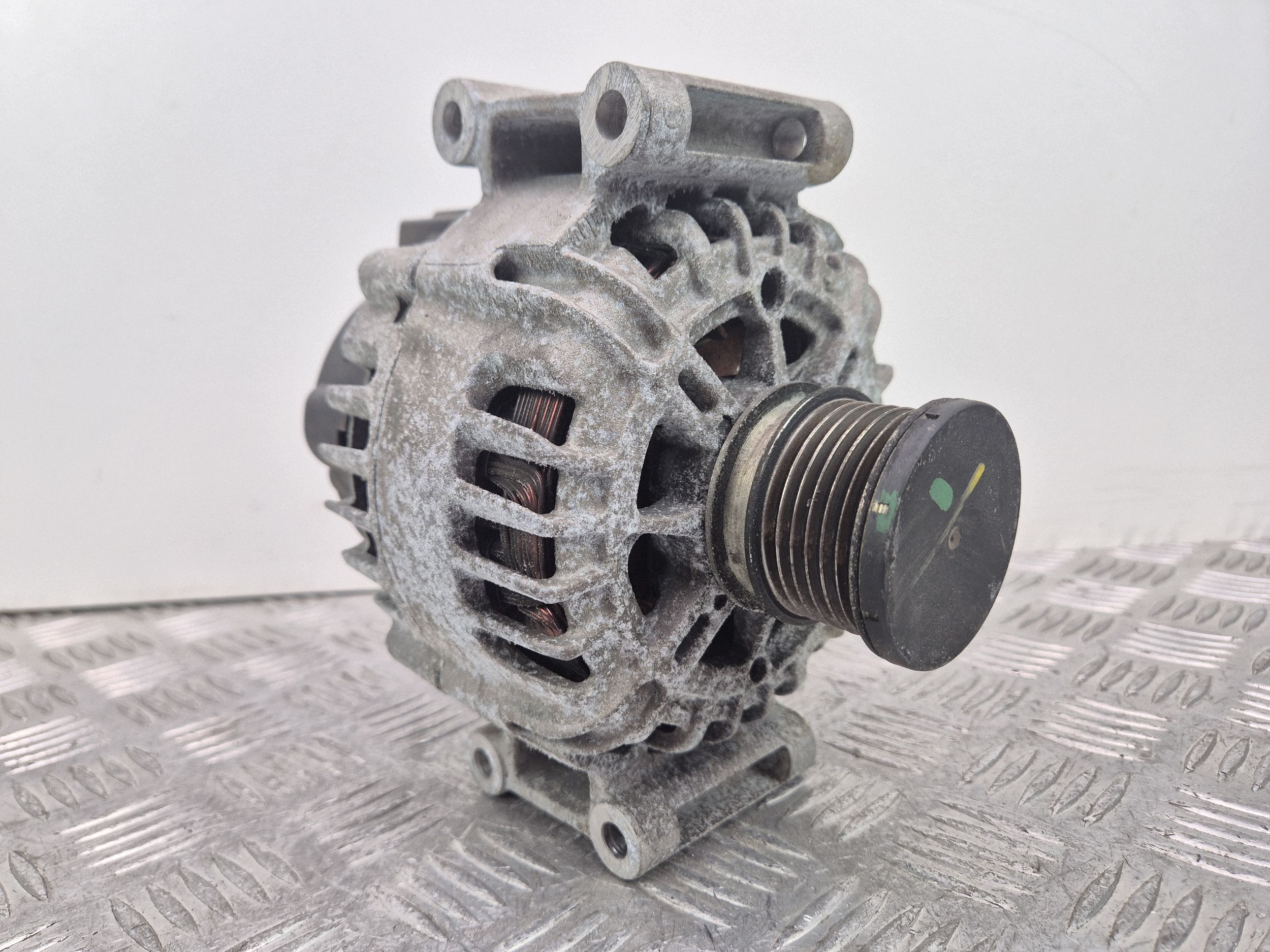 Mercedes C200 CGI W204 1.8i Alternator A0009067902