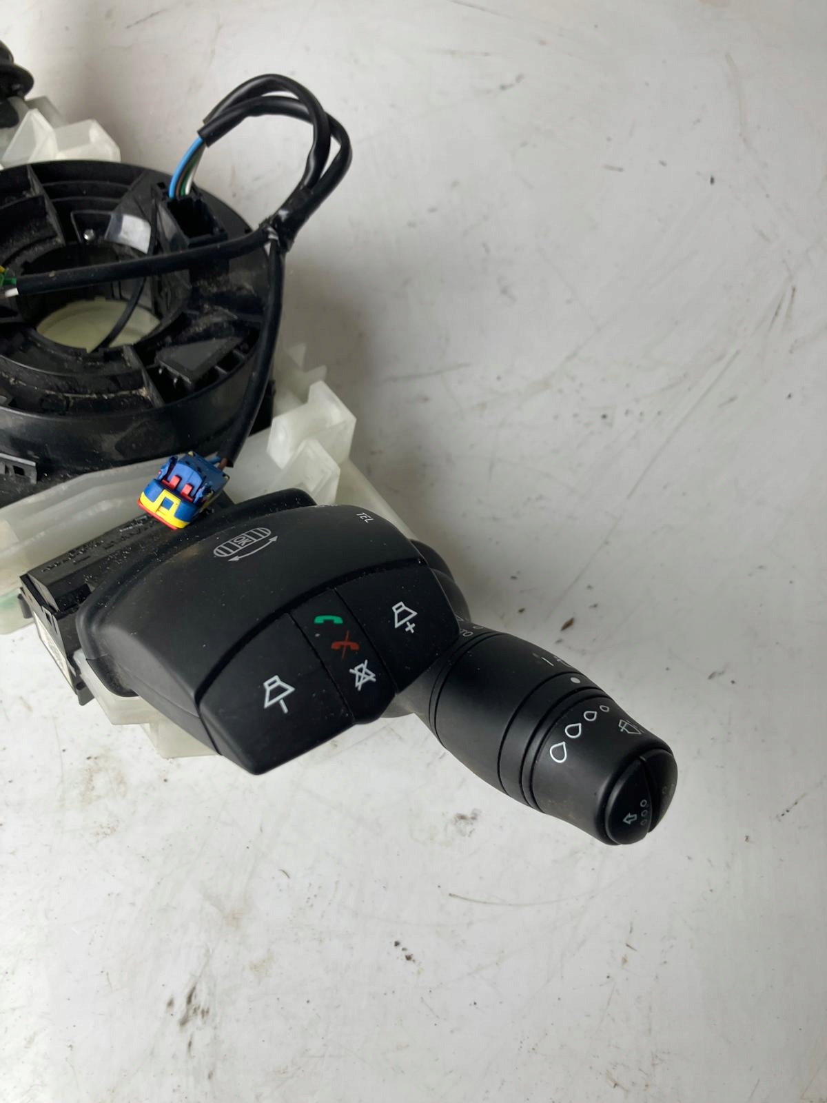 steering wheel levers and controls ring RENAULT SCENIC III 255670019R