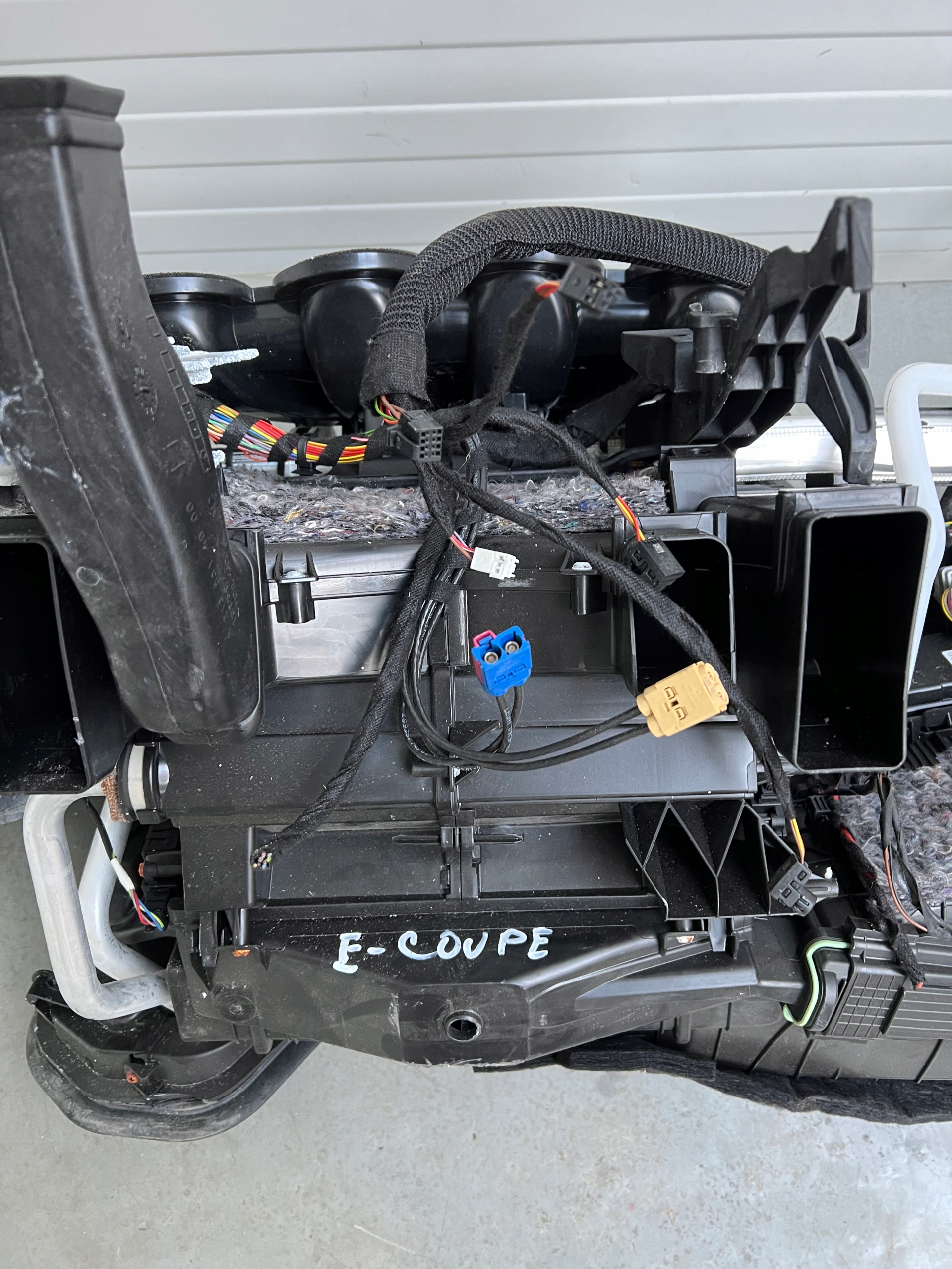 радиатор отопителя MERCEDES W238