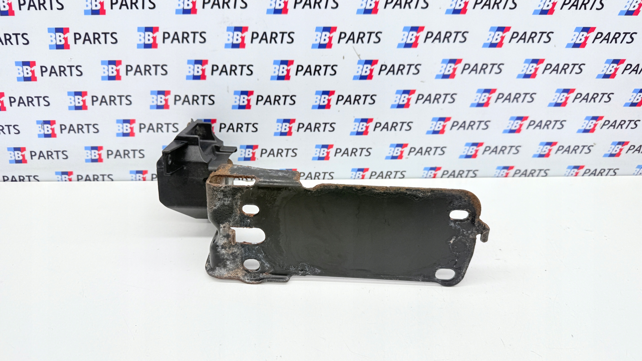 BMW E90 E91 E92 E87 Halter Halter des Kühlers rechts 7591647