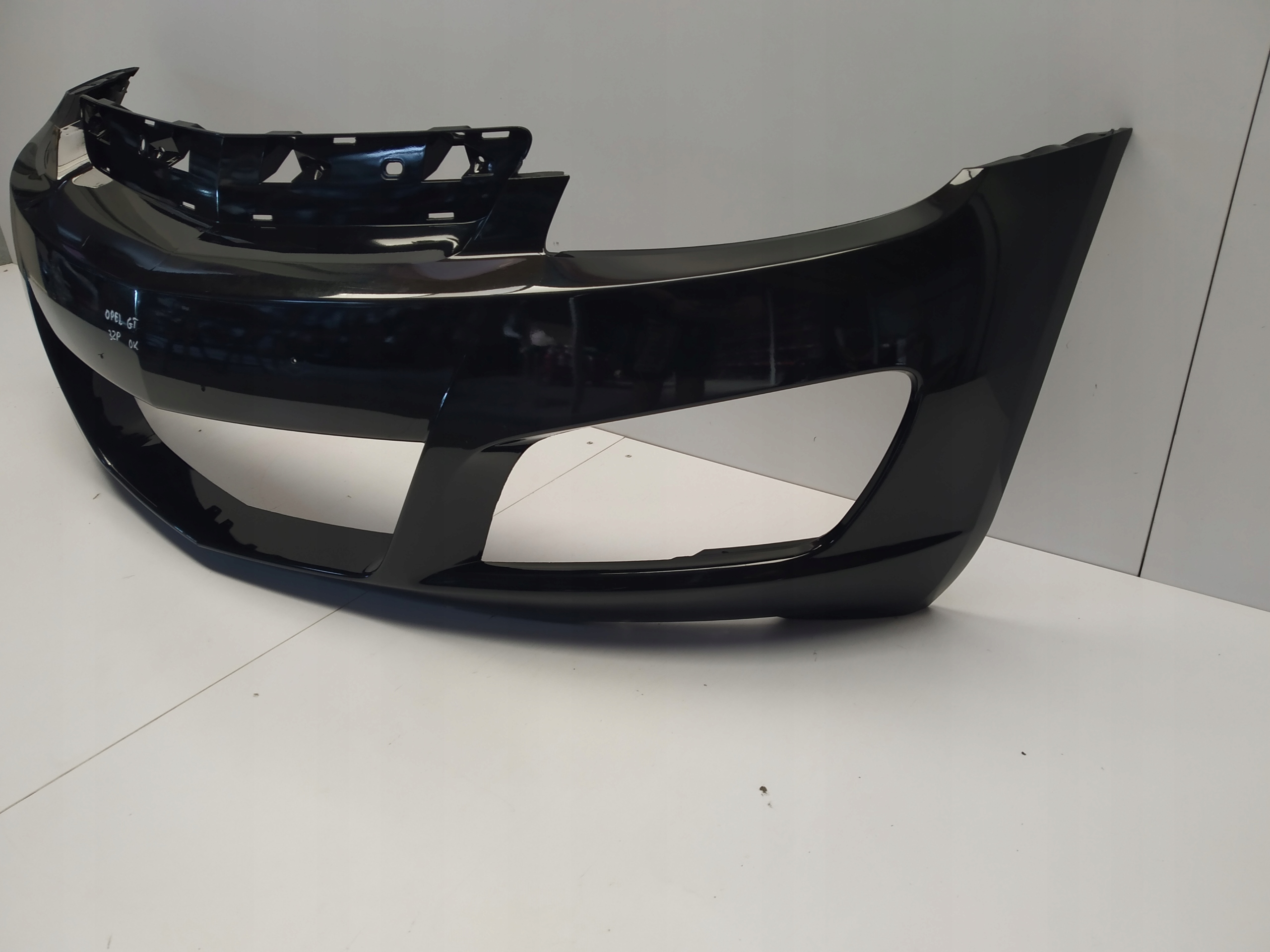 2007-2009r Opel GT ladny bumper front original Czary without pekniec