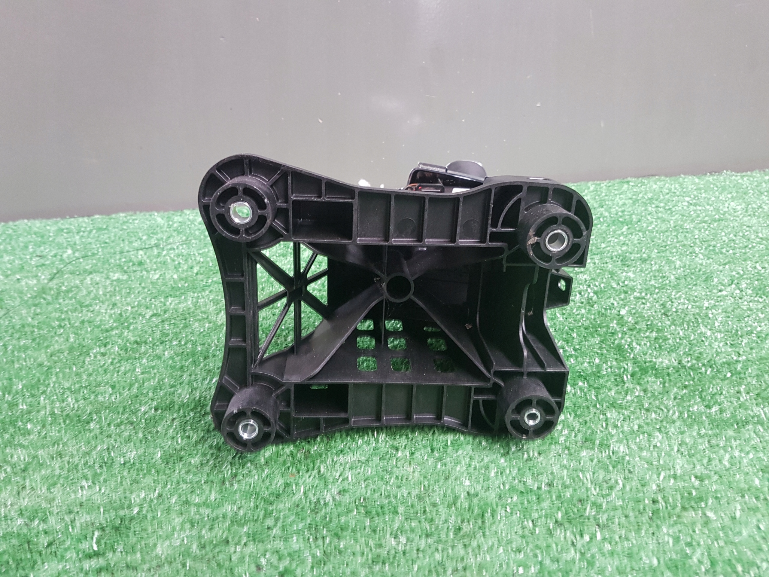 trim changes of the gear PEUGEOT 308 96806123VD