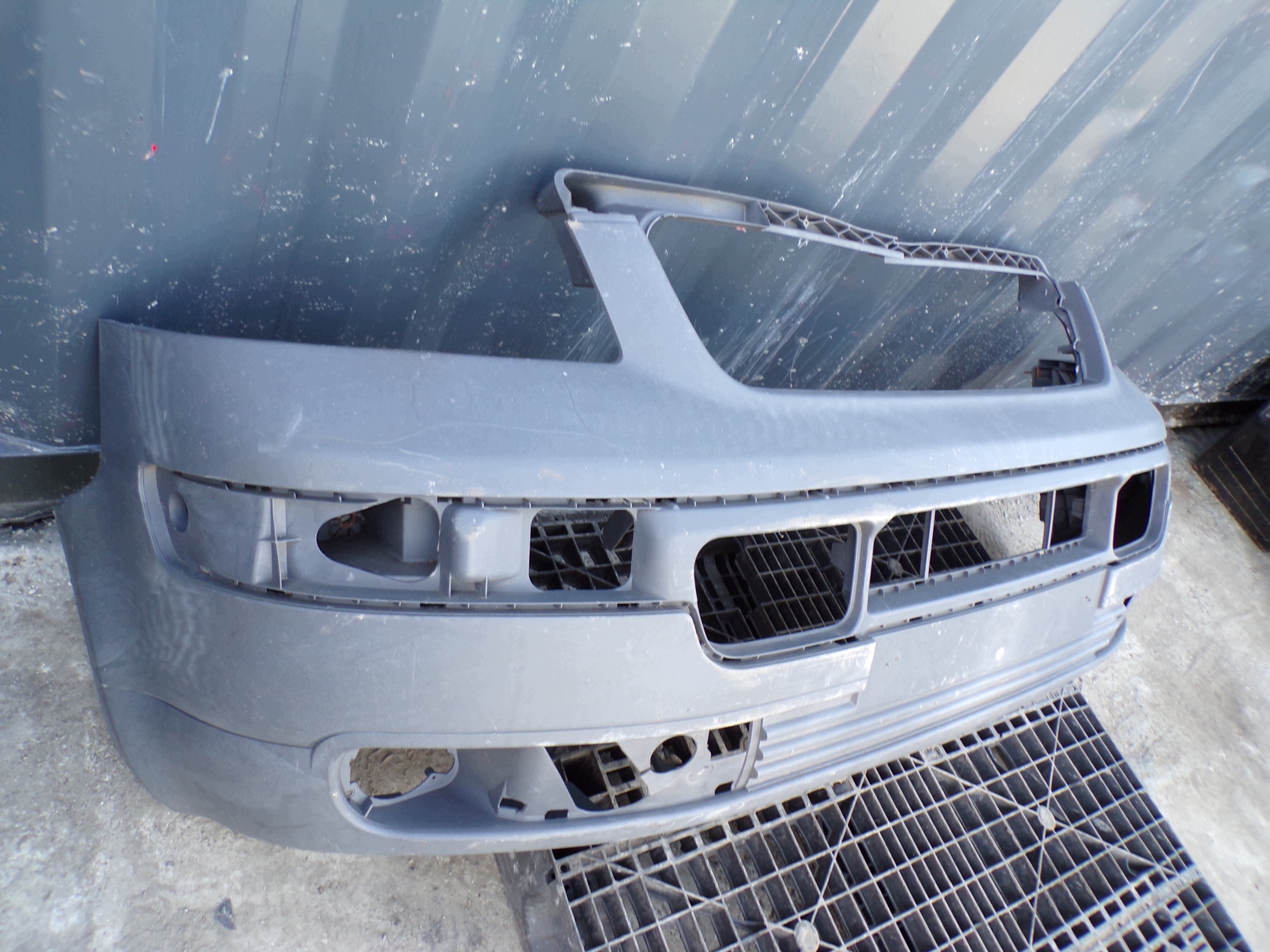 front bumper front VOLKSWAGEN TRANSPORTER T5 (R1)