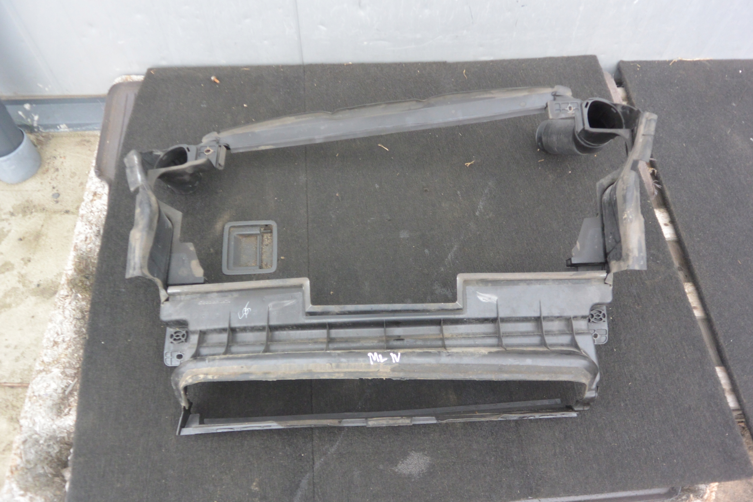 volant vzduchový přívod MERCEDES GL ML 164