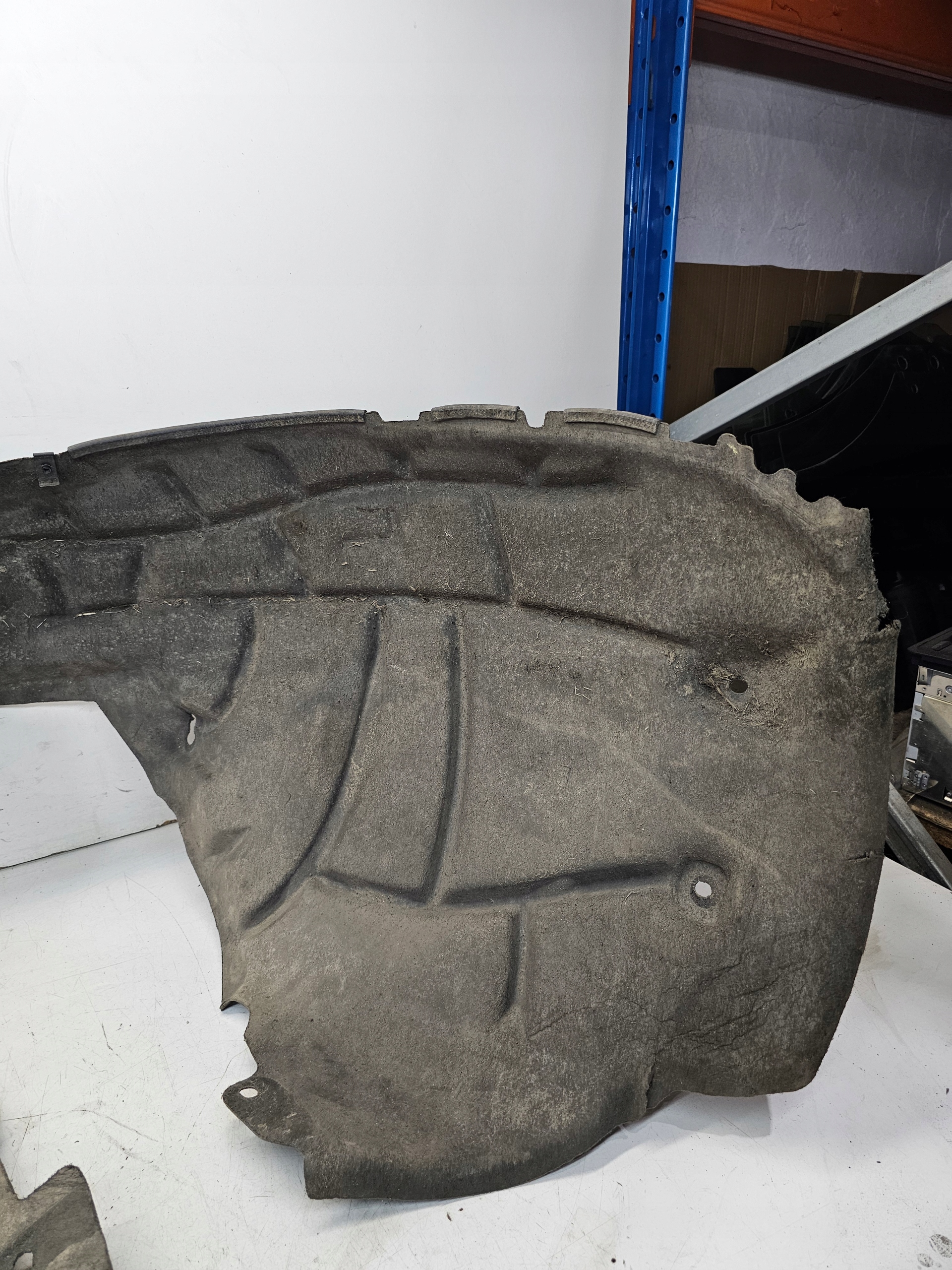 mudguard left front AUDI A4 B9 8W0821171 MATERIALOWE