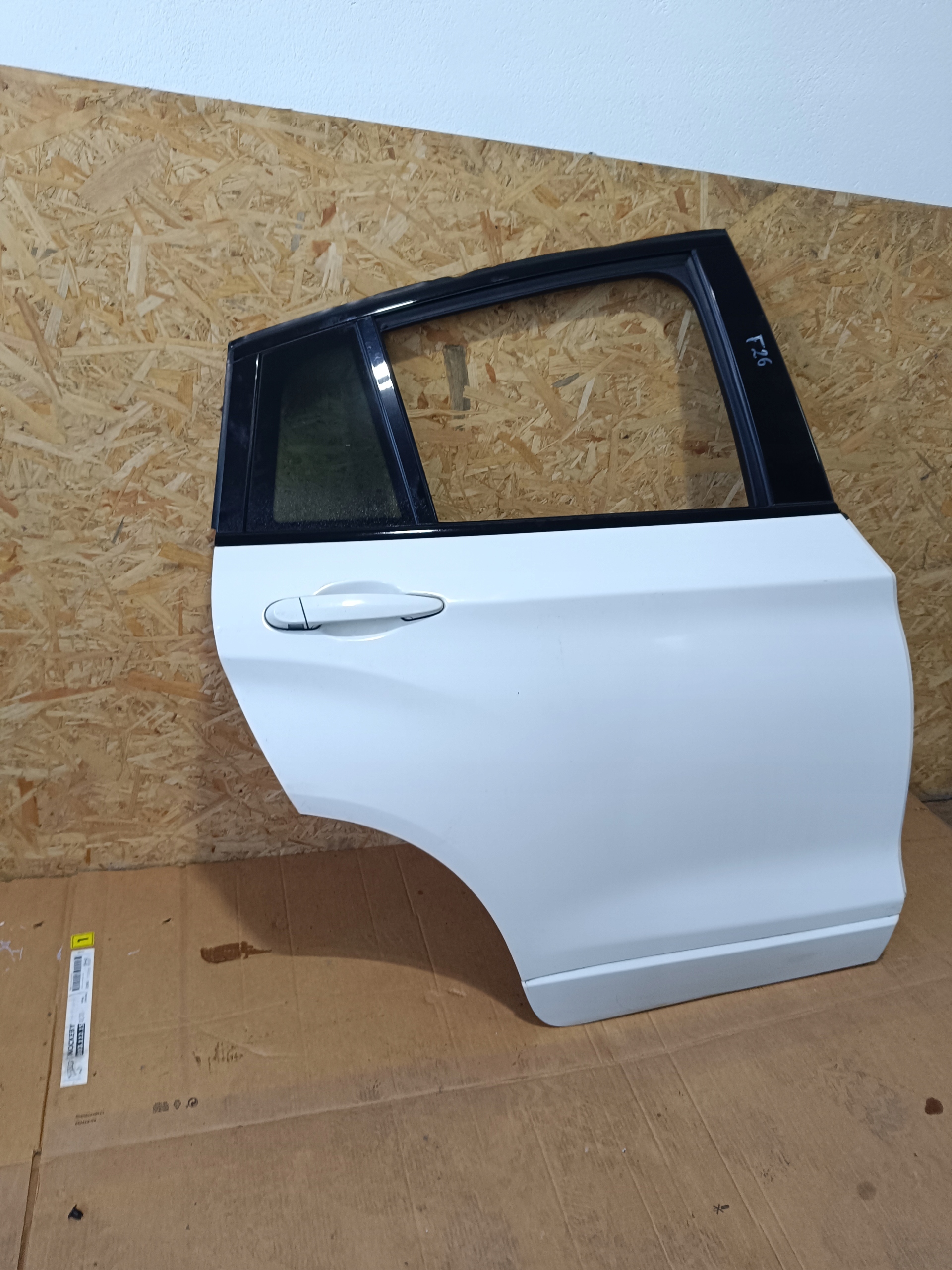 DRZWI PRAWE TYŁ BMW X4 F26 A300 Typ samochodu Samochody osobowe