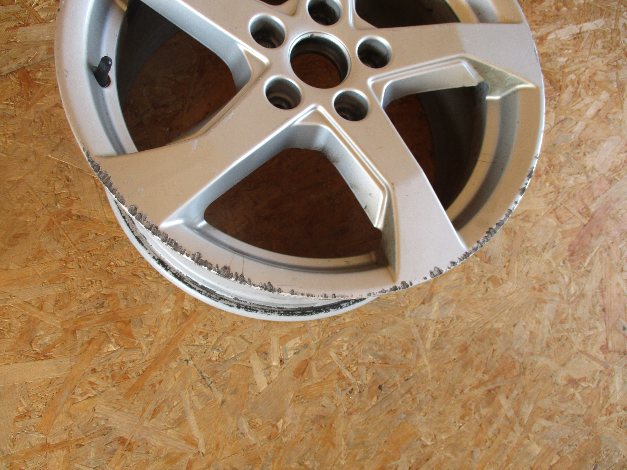 AUDI A3 8V disk hliníkový 7,5Jx17 ET51 5x112