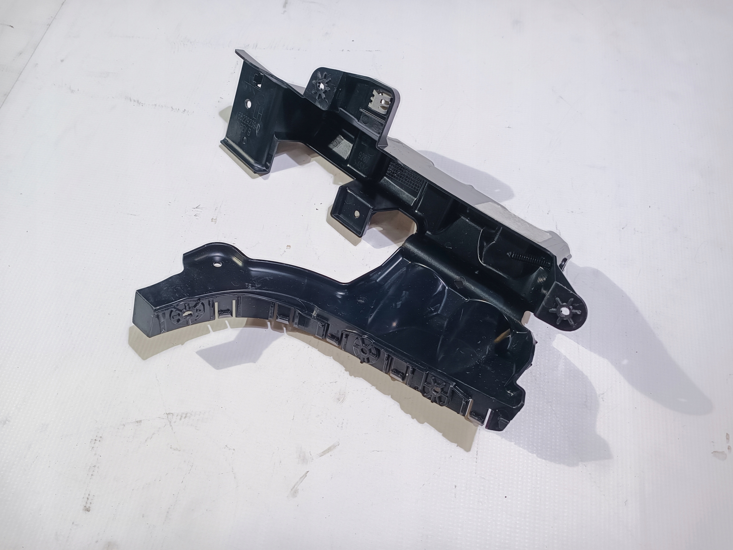 support holder of a bumper rear part rear left Chrysler Pacifica 2017